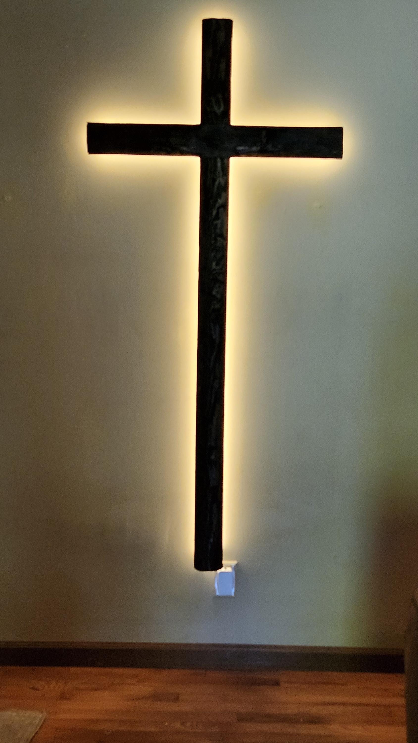 5-foot 6-inch Lighted Wood Cross, view 3