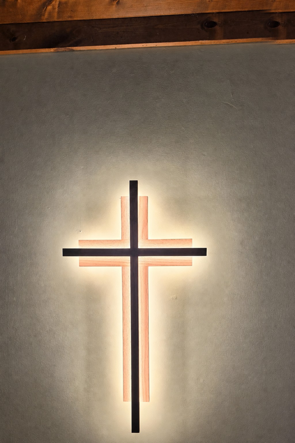 34-inch Trinity Lighted Cross, detail 4