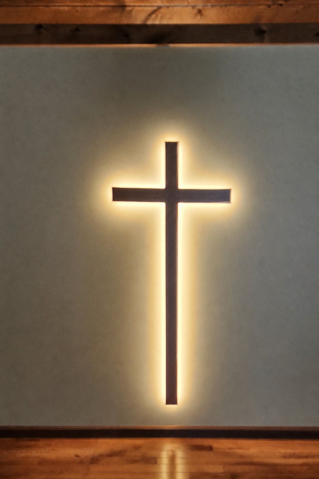5-foot Backlit Red Oak Cross, view 3