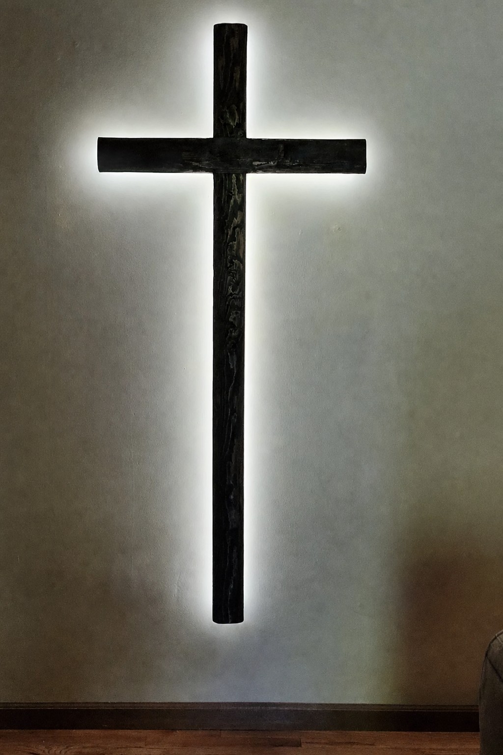 5-foot 6-inch Lighted Wood Cross, detail 4