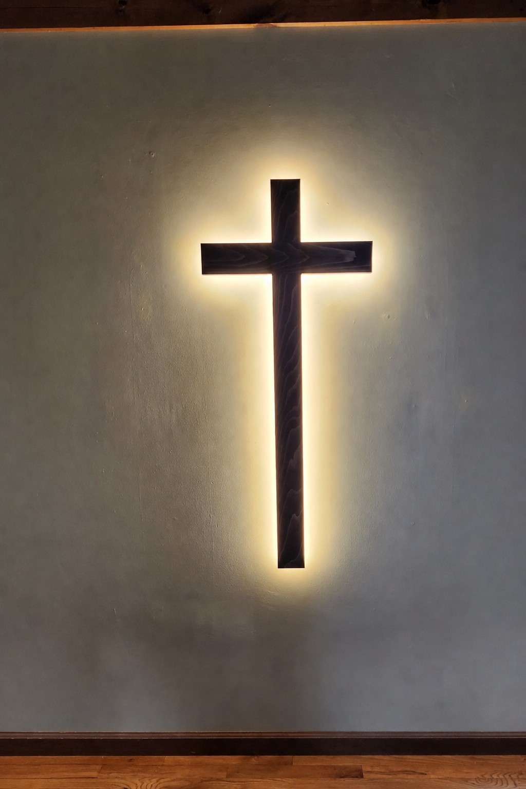 4.5-foot Outdoor Lighted Cross, view 3