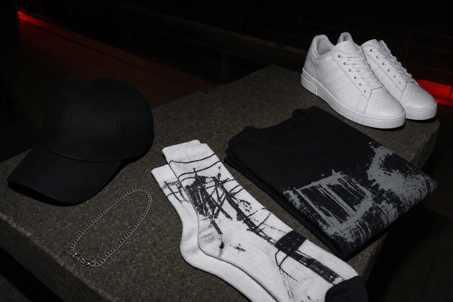 Streetwear accessories with a graphic tee