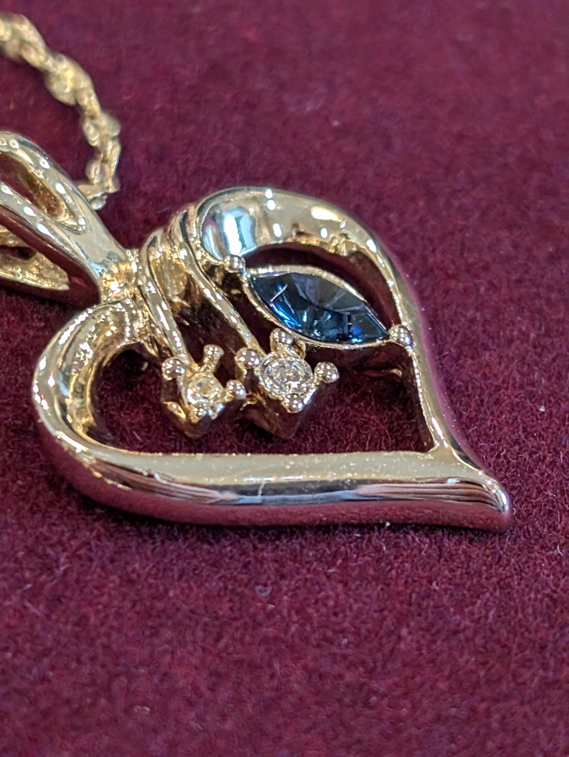 Gold tone heart Pendant necklace