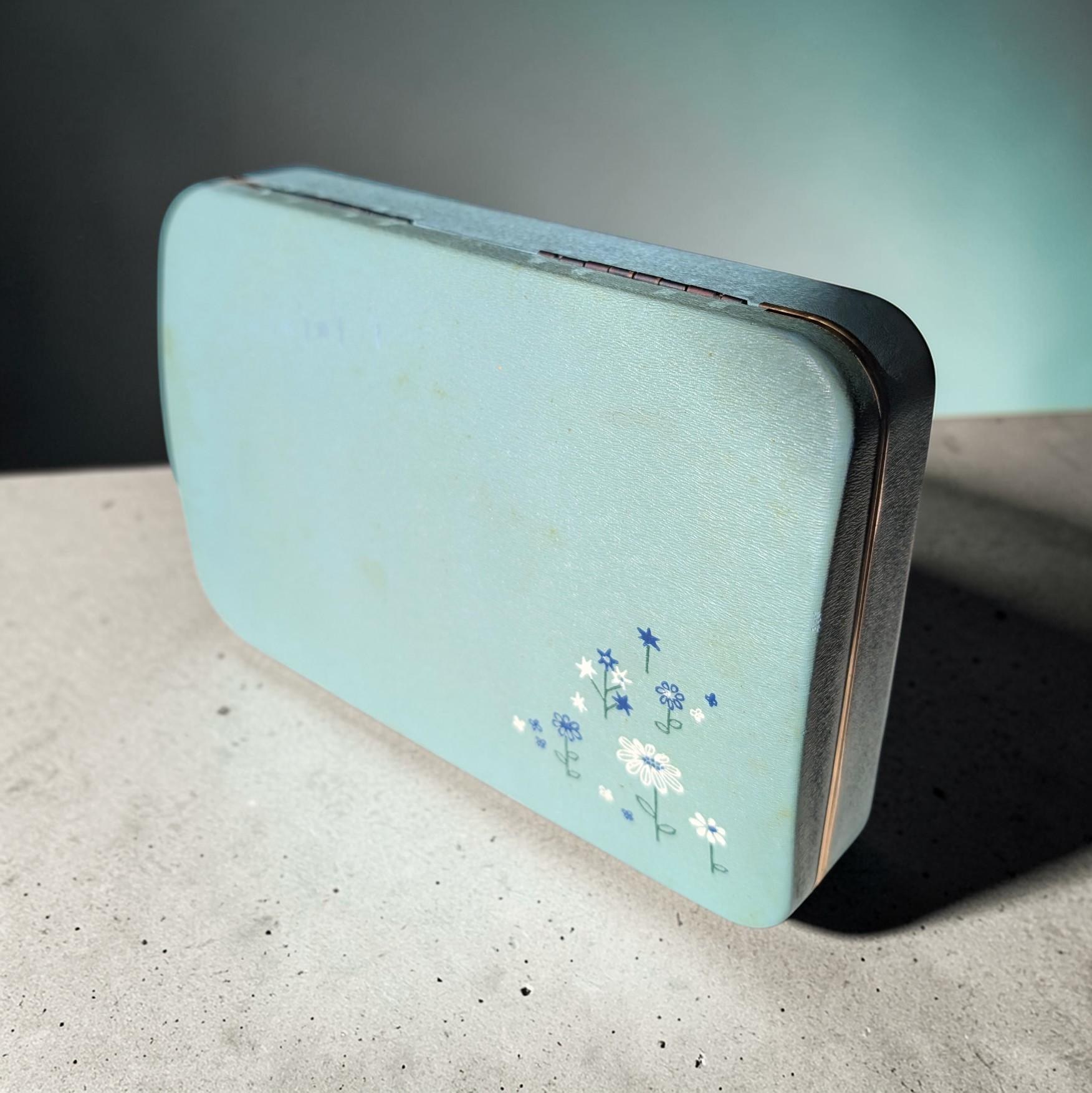 Vintage Blue Jewelry Box Farrington USA, view 2