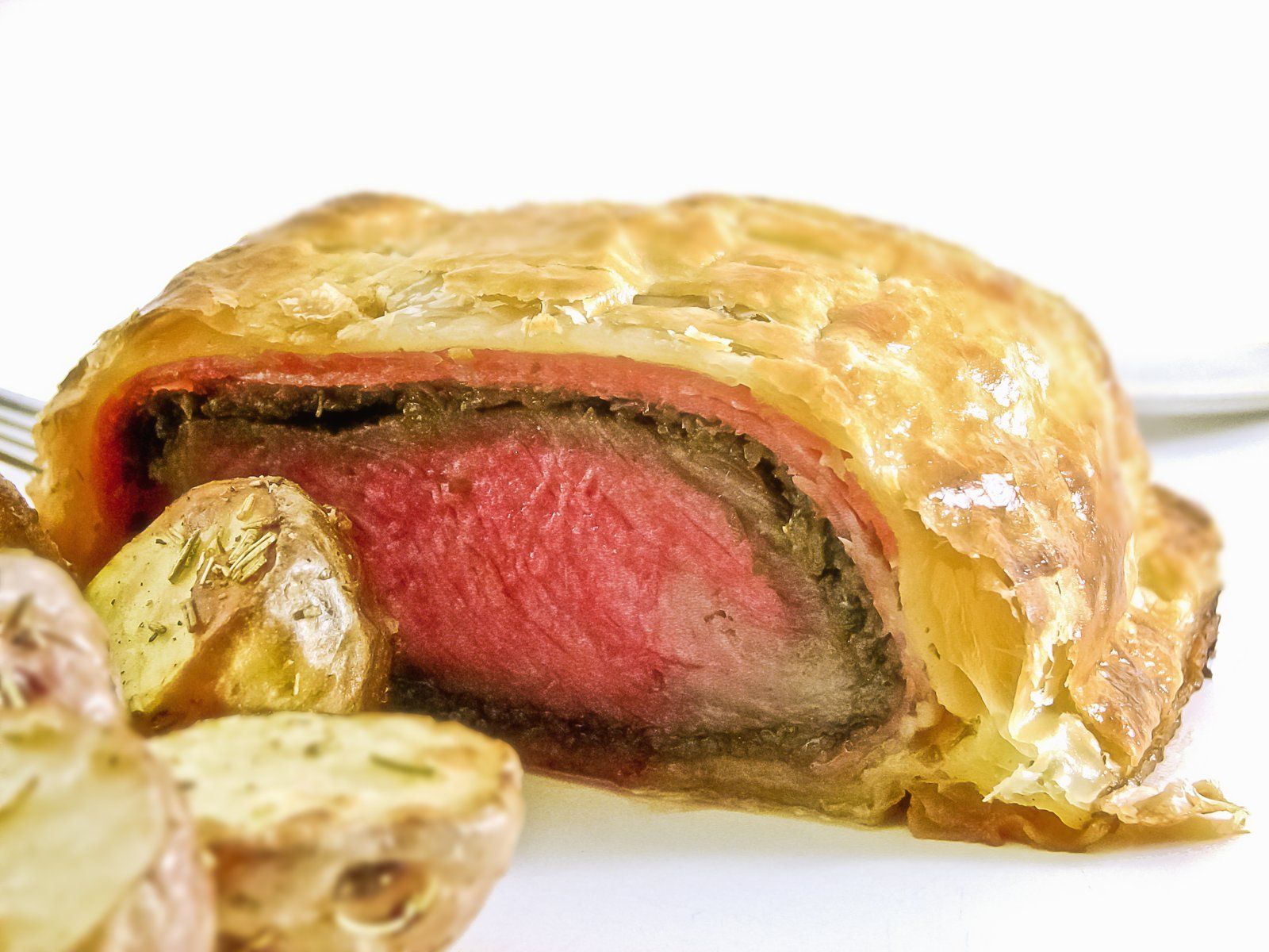 Sliced beef Wellington
