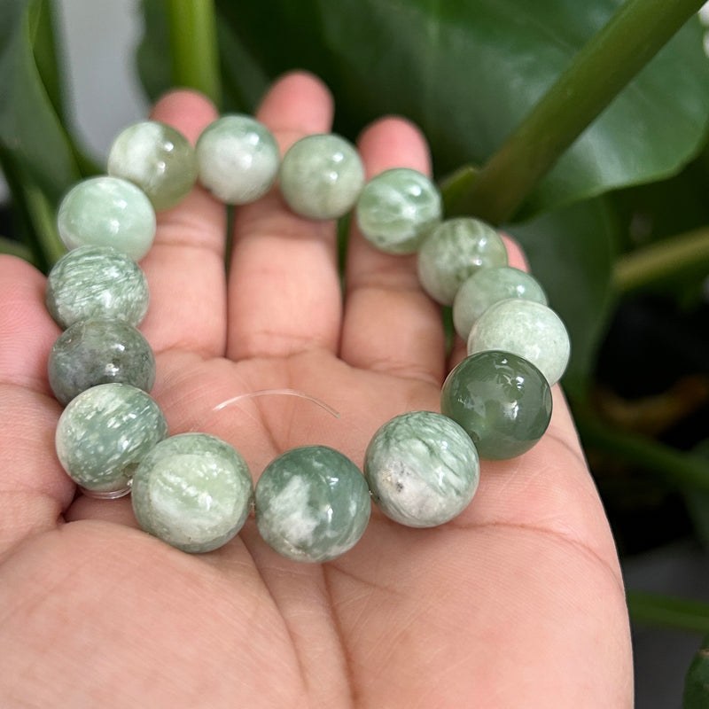 Natural green jade bead bracelet