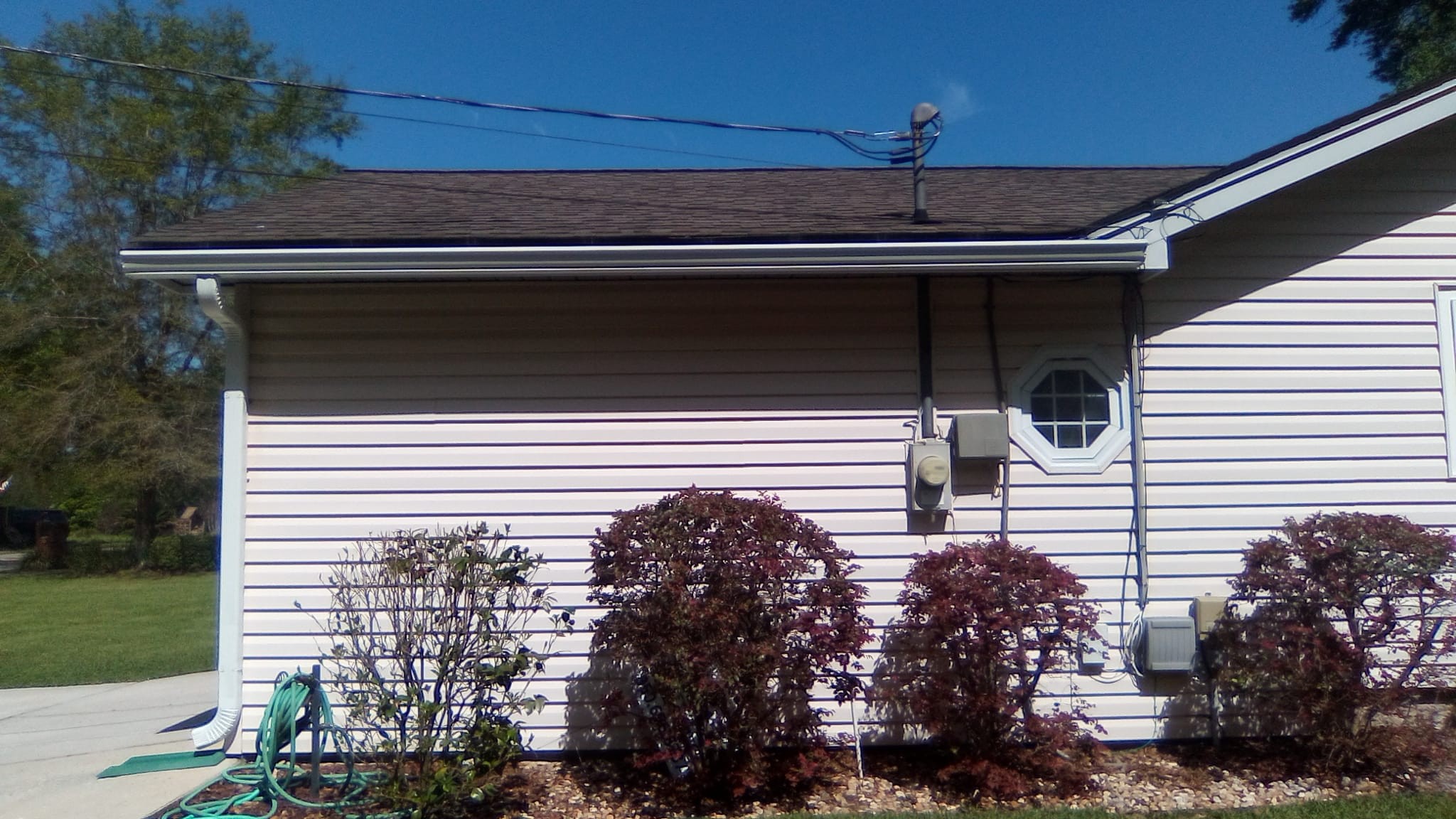 Seamless gutter work along a residential exterior