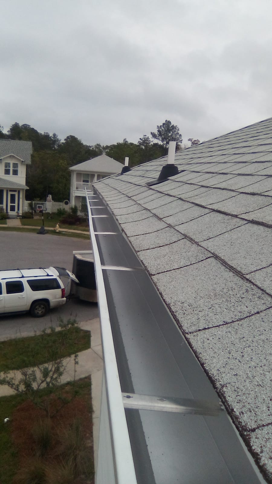 Gutter work at a white house exterior