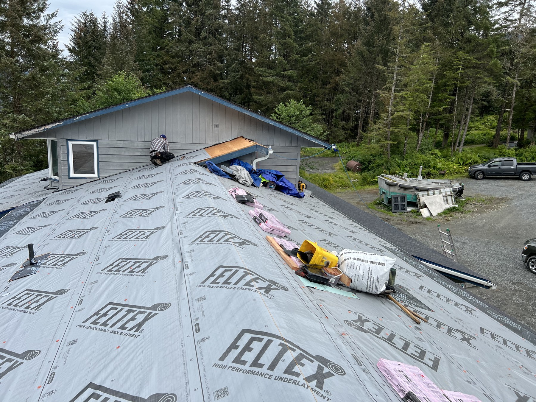 Roofing preparation with underlayment and tools