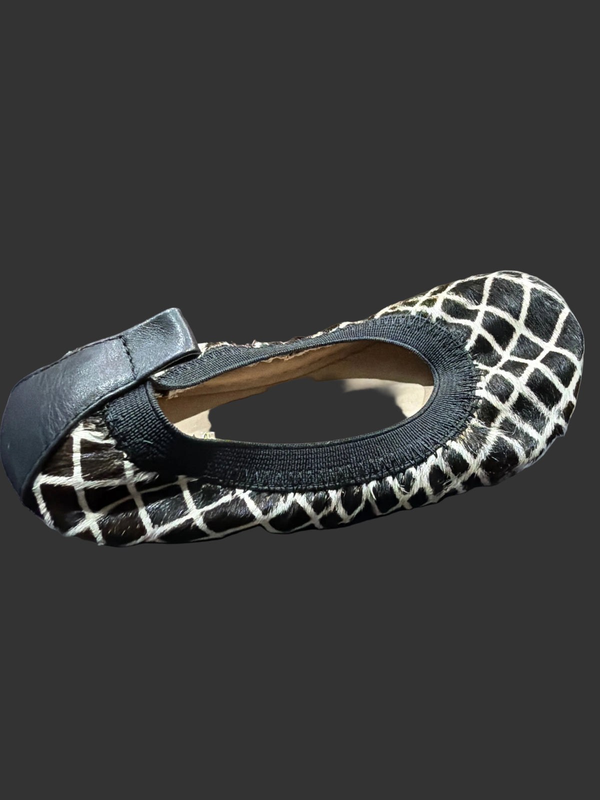 Girls’ Black-and-White Geometric Ballet Flats
