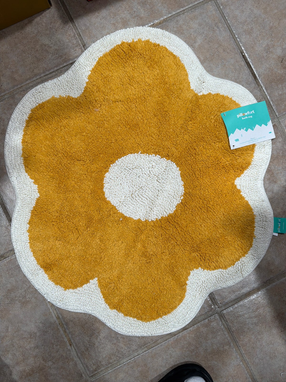 Pillowfort Flower Shaped Bath Rug – Mustard Yellow & Cream