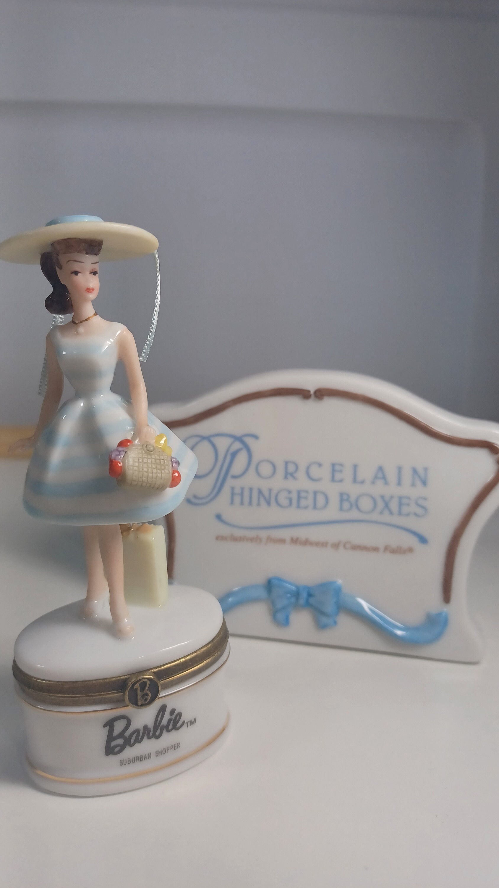 Barbie Suburban Shopper porcelain hinged box with fruit trinket. view 6