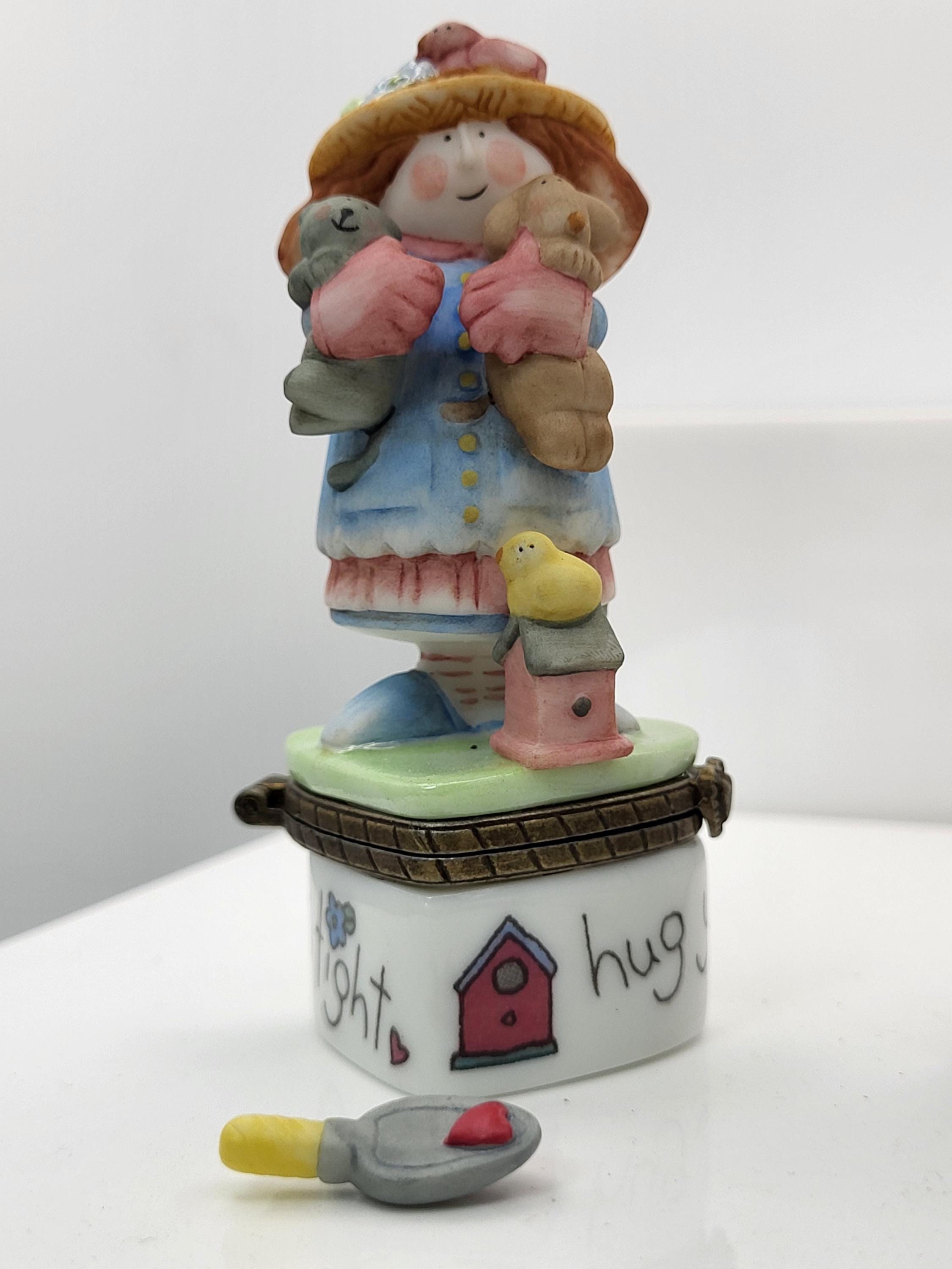 Simple delights by Sue dreamer and friends.Hug your friends trinket box with shovel trinket. Made by Midwest of Cannon Falls. view 2