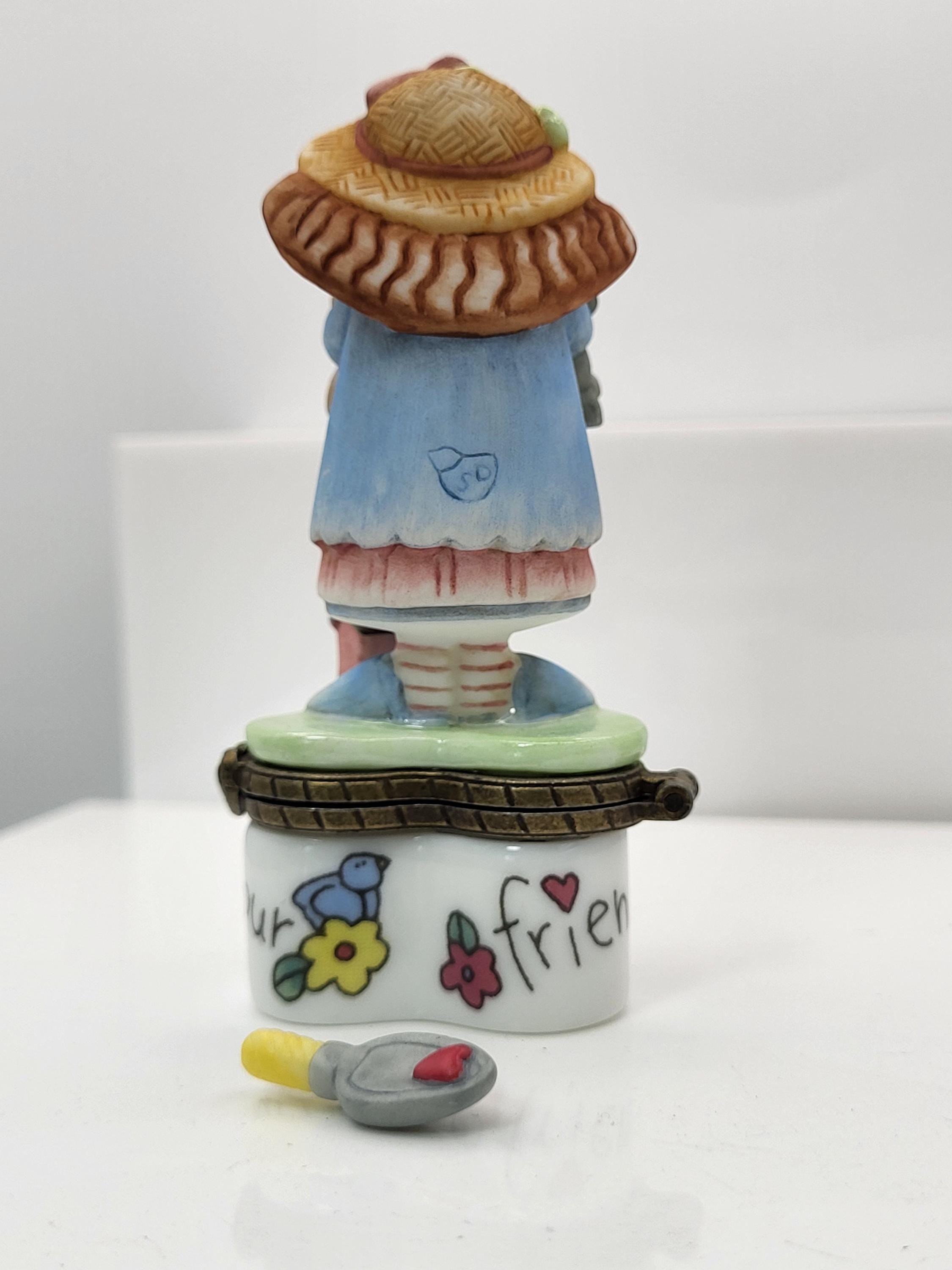 Simple delights by Sue dreamer and friends.Hug your friends trinket box with shovel trinket. Made by Midwest of Cannon Falls. view 4