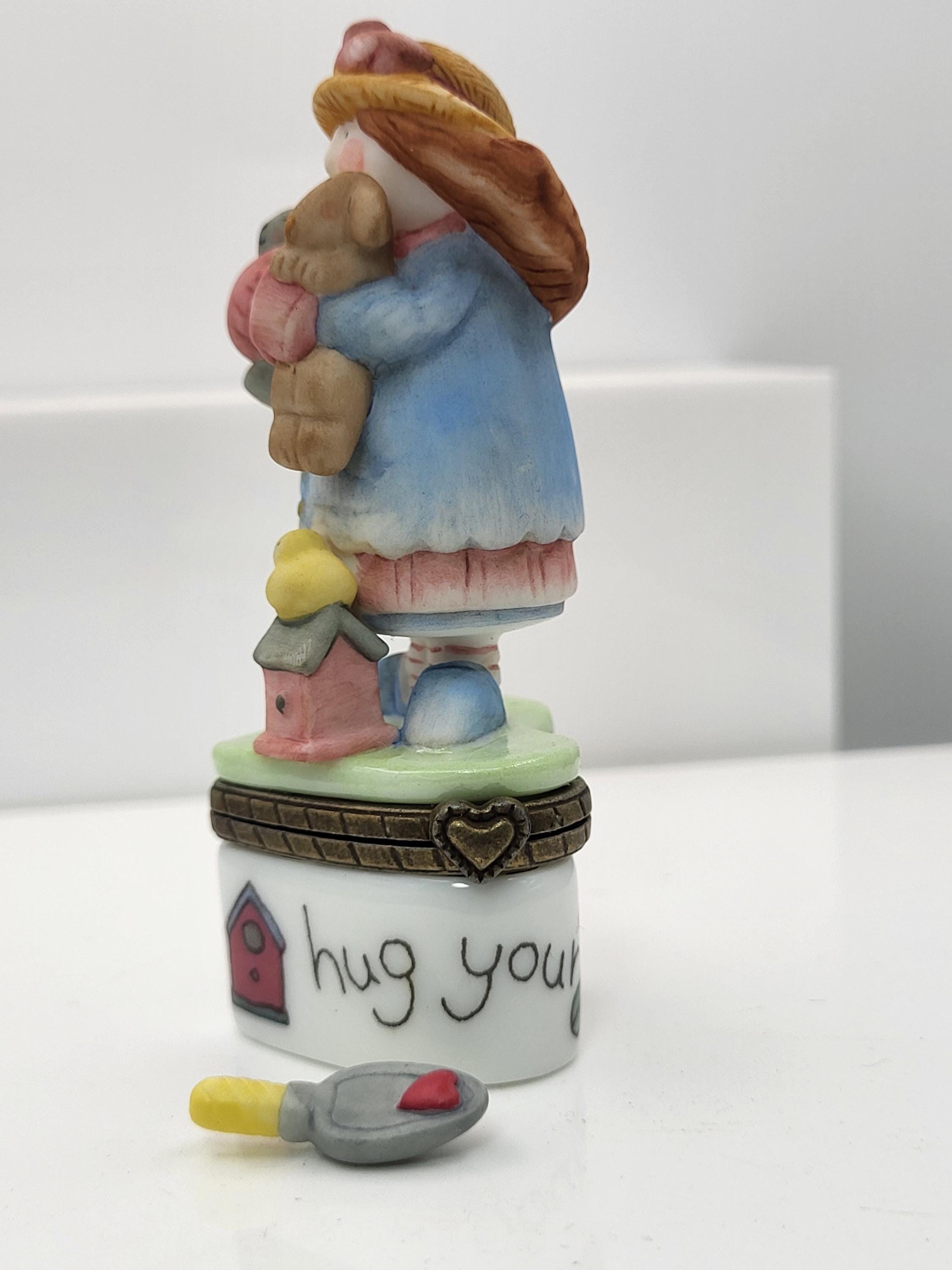 Simple delights by Sue dreamer and friends.Hug your friends trinket box with shovel trinket. Made by Midwest of Cannon Falls. view 5