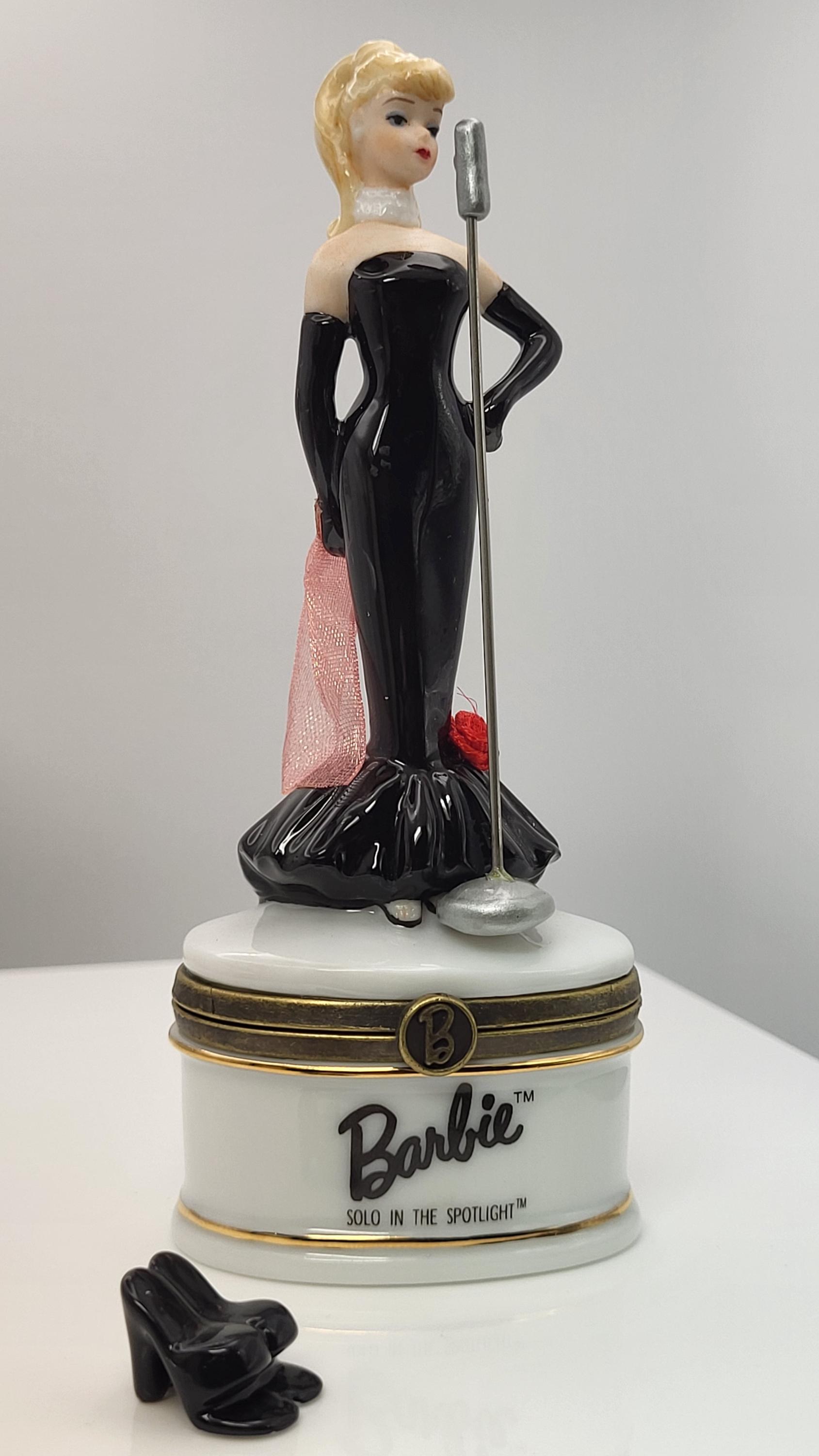 Solo in the Spotlight Barbie (1960-1964) hinged trinket box with shoes trinket. Made by Midwest of Cannon Falls. view 2