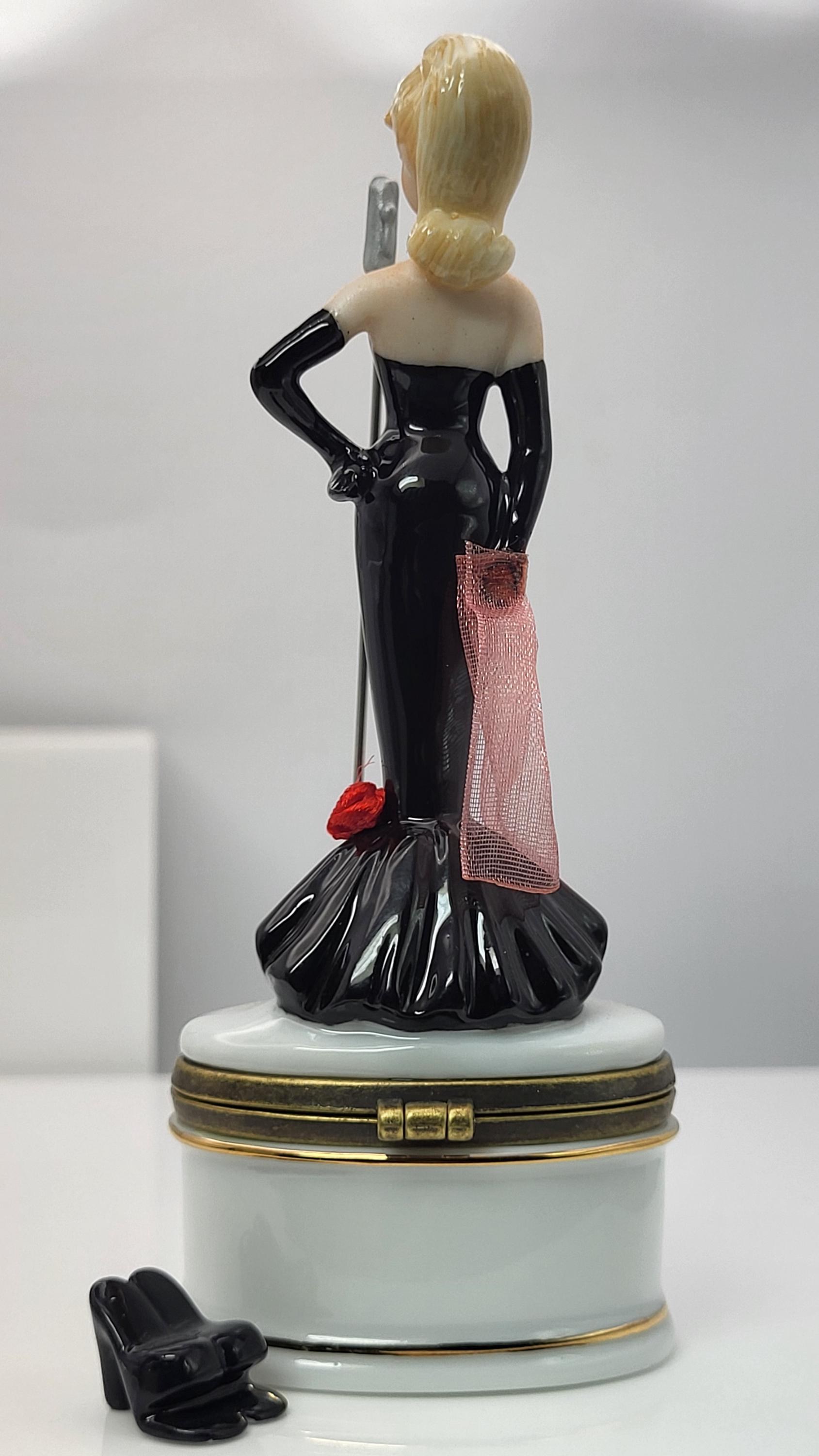 Solo in the Spotlight Barbie (1960-1964) hinged trinket box with shoes trinket. Made by Midwest of Cannon Falls. view 3