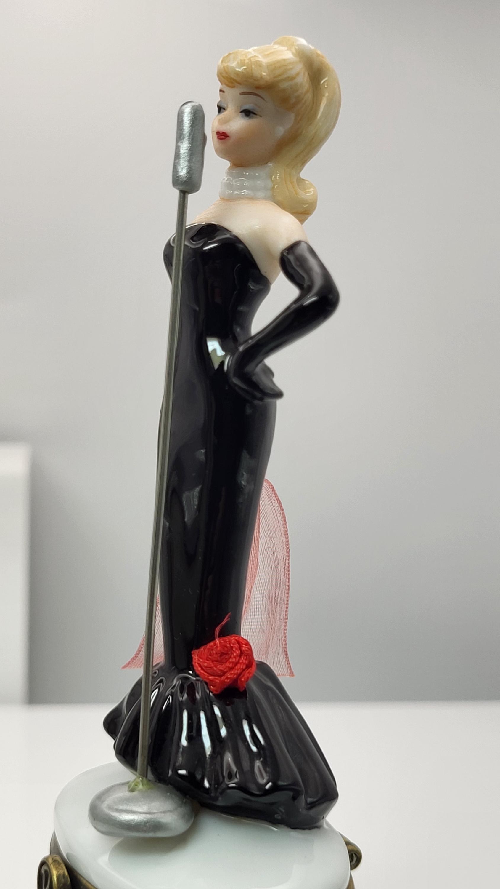 Solo in the Spotlight Barbie (1960-1964) hinged trinket box with shoes trinket. Made by Midwest of Cannon Falls. view 5