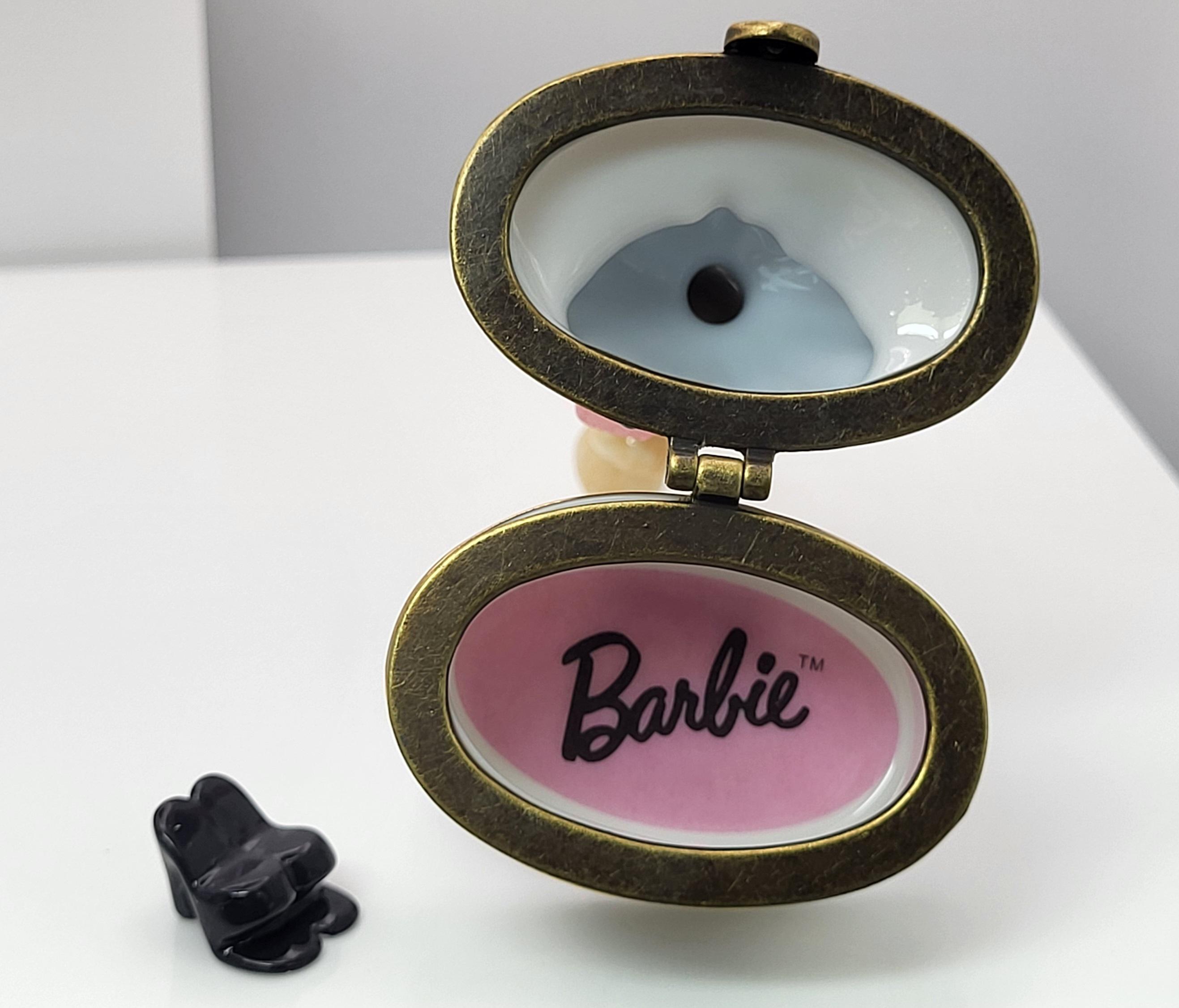 Solo in the Spotlight Barbie (1960-1964) hinged trinket box with shoes trinket. Made by Midwest of Cannon Falls. view 7