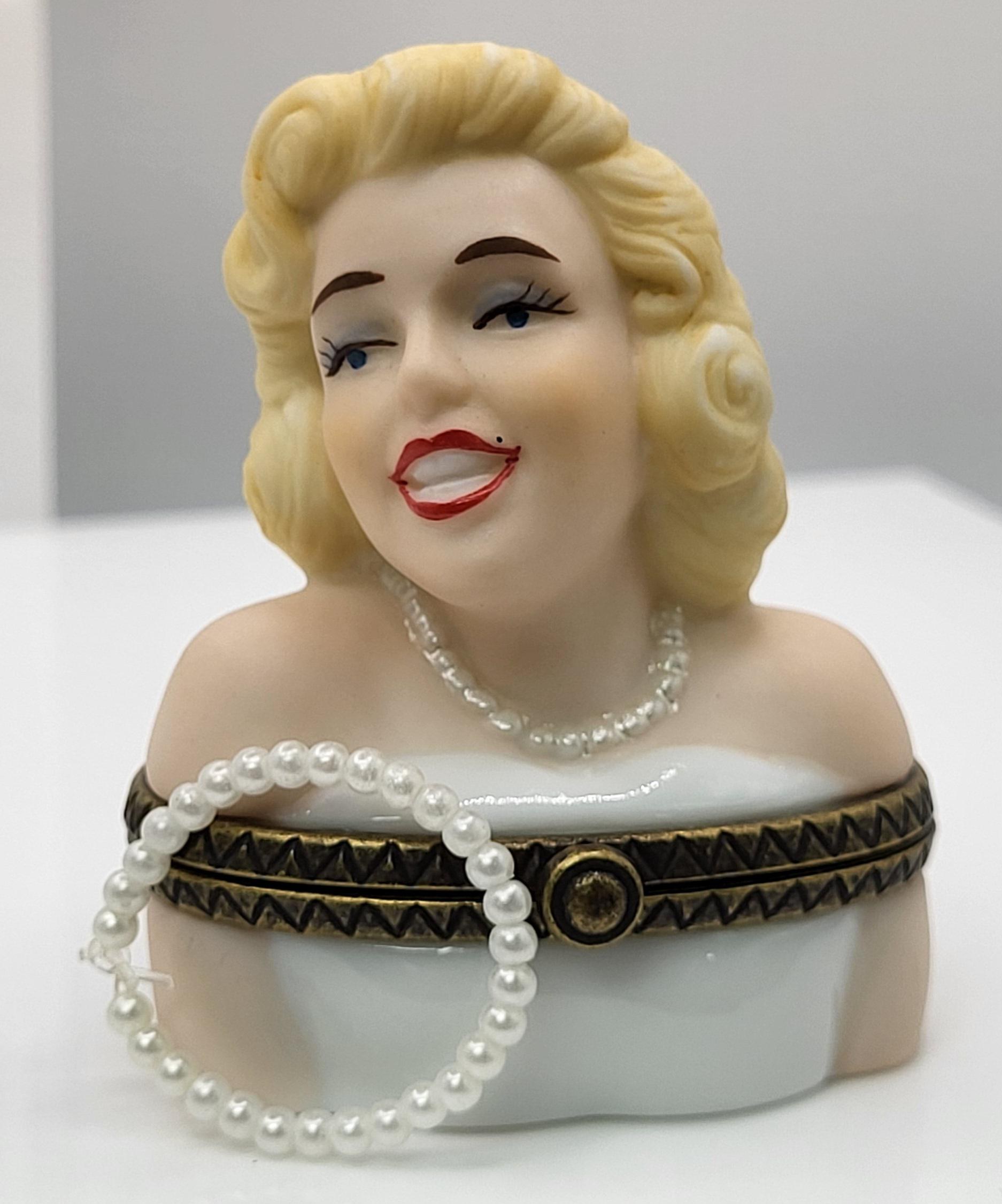 Marilyn Monroe bust porcelain hinged trinket box with pearl necklace trinket. view 2