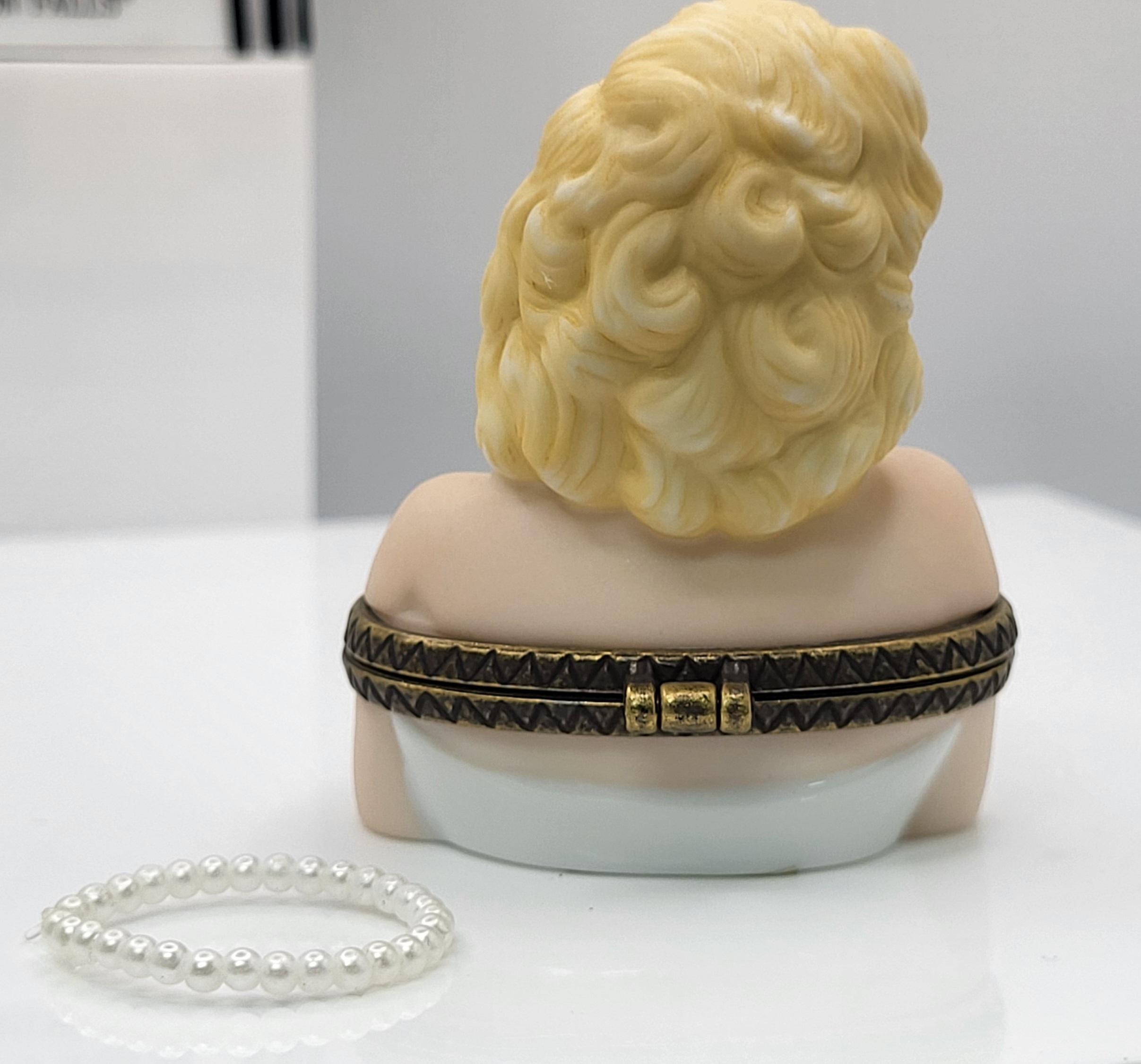 Marilyn Monroe bust porcelain hinged trinket box with pearl necklace trinket. view 4