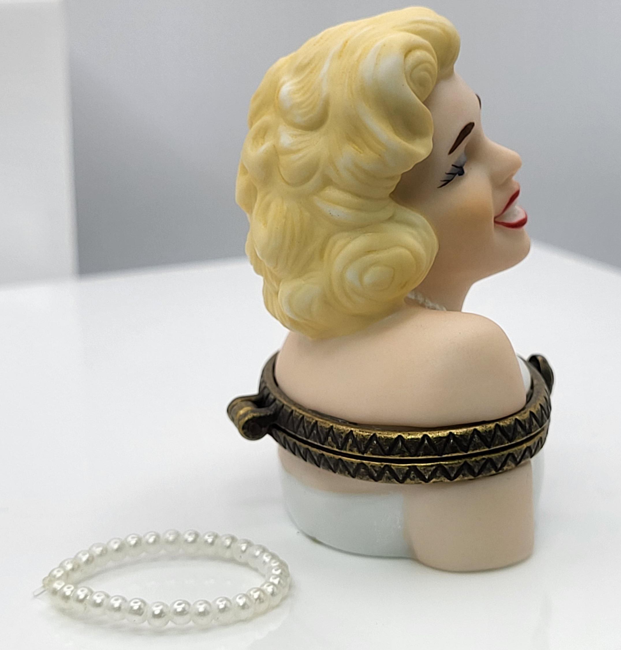 Marilyn Monroe bust porcelain hinged trinket box with pearl necklace trinket. view 5