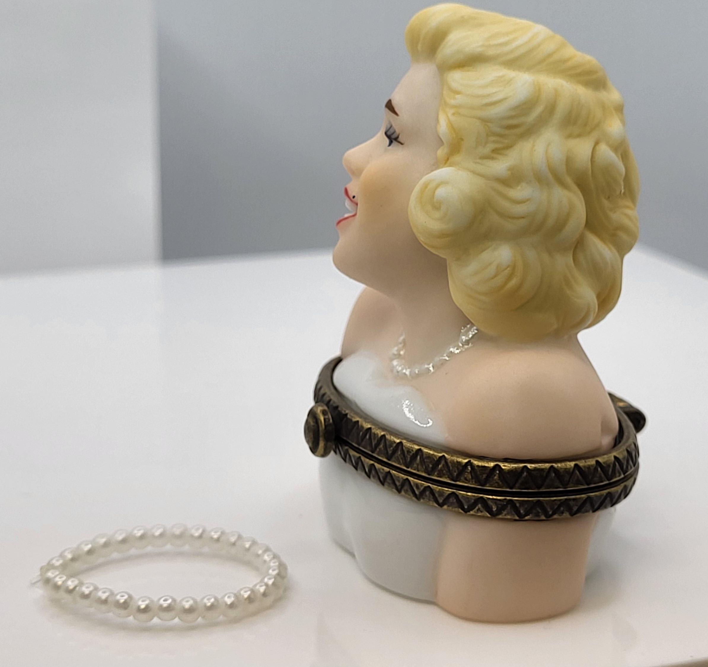 Marilyn Monroe bust porcelain hinged trinket box with pearl necklace trinket. view 6