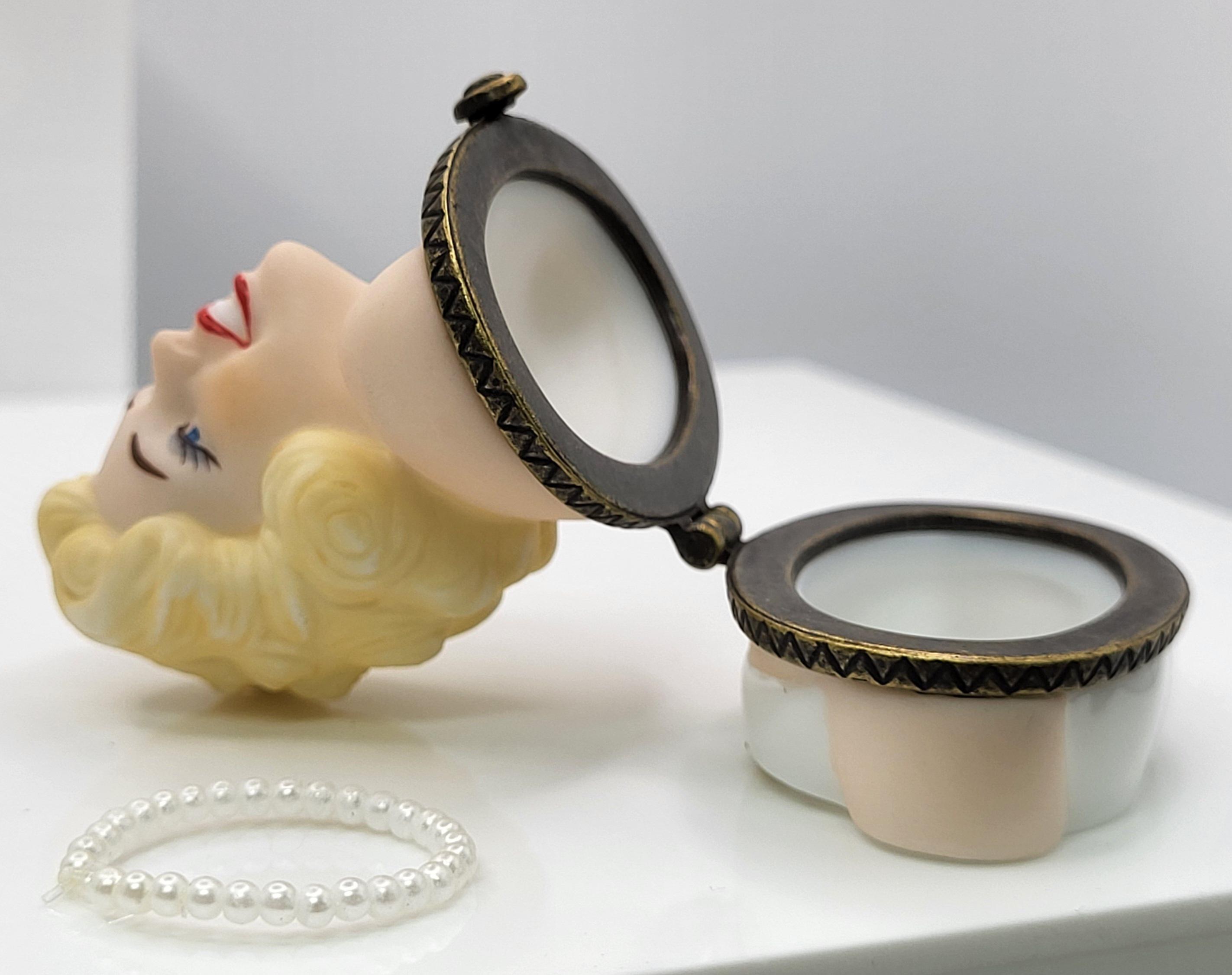 Marilyn Monroe bust porcelain hinged trinket box with pearl necklace trinket. view 8