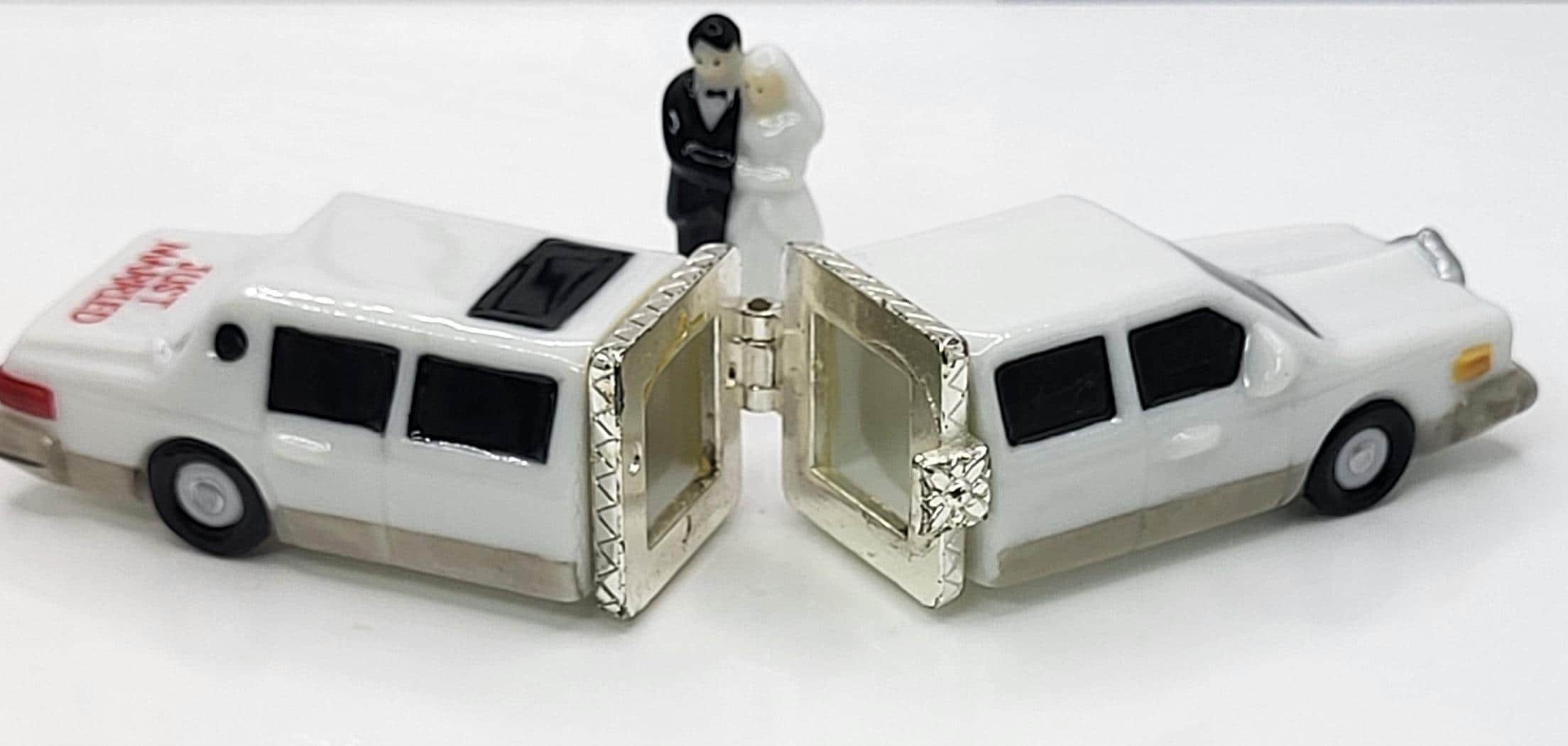 Wedding duo. Just married limousine porcelain hinged box with wedding couple, and ring box with wedding ring trinket. Made by MCF. view 8
