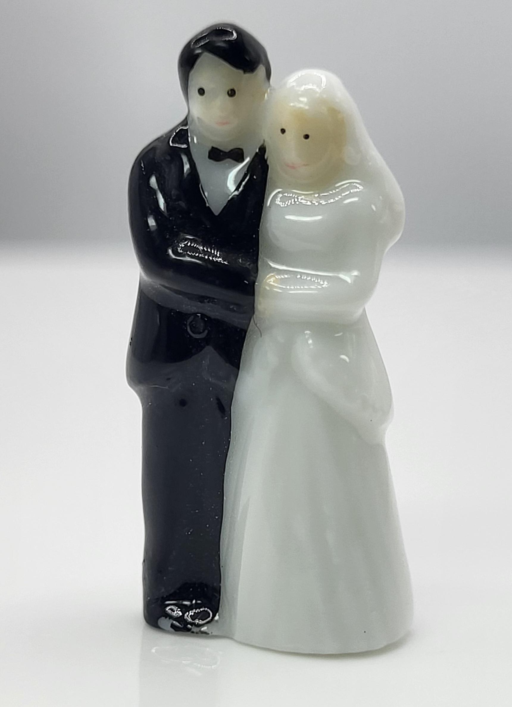 Wedding duo. Just married limousine porcelain hinged box with wedding couple, and ring box with wedding ring trinket. Made by MCF. view 9