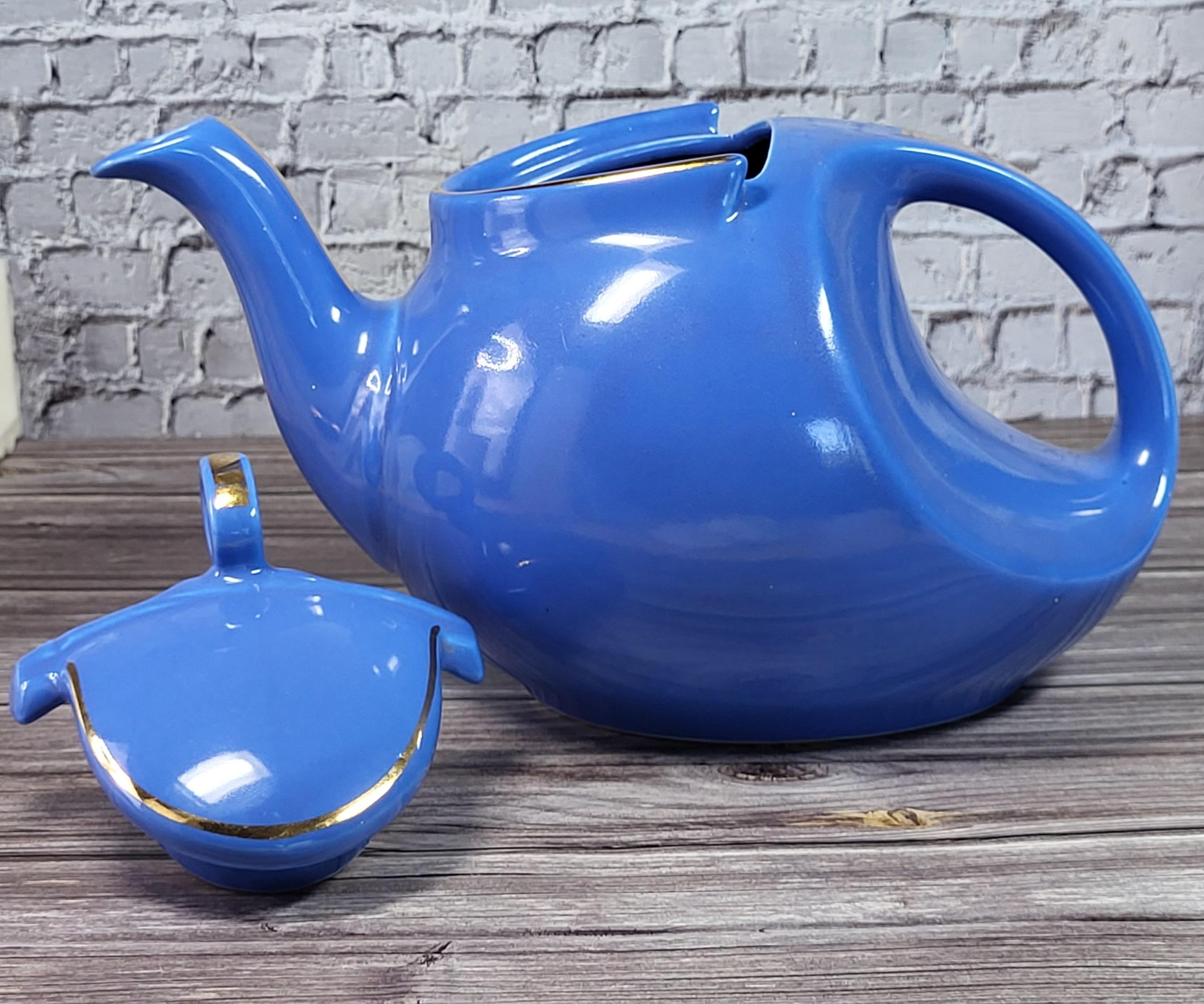 Vintage hall art deco periwinkle blue hook lid streamline teapot from the 30s-40s view 3