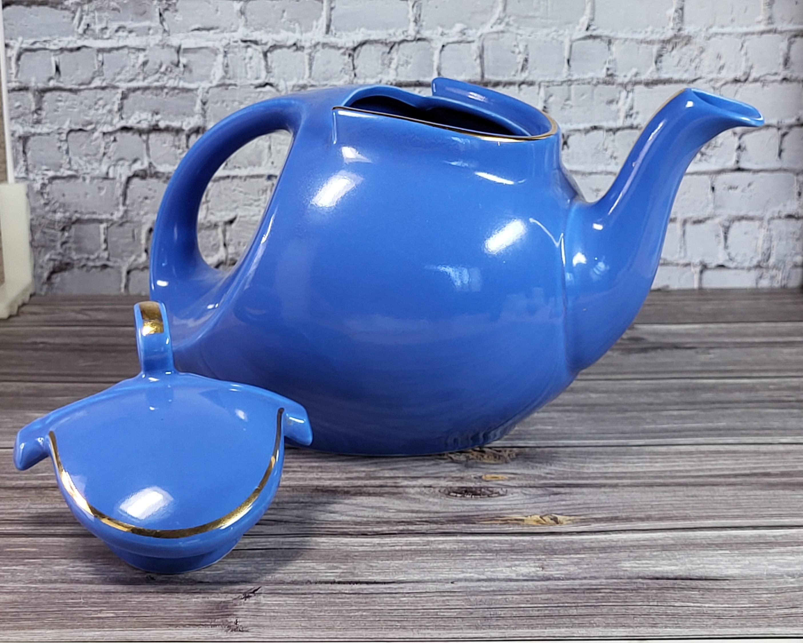 Vintage hall art deco periwinkle blue hook lid streamline teapot from the 30s-40s view 5