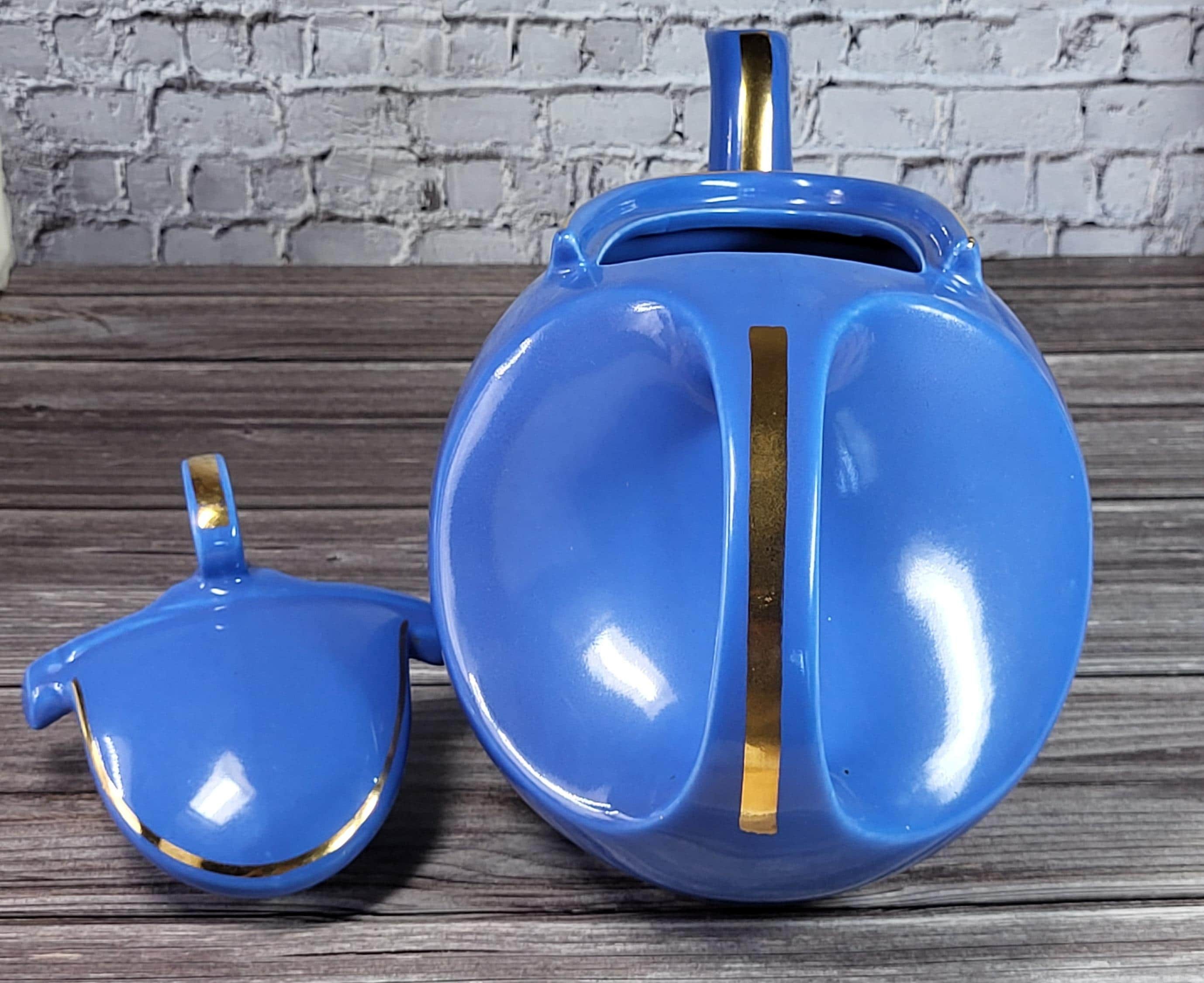 Vintage hall art deco periwinkle blue hook lid streamline teapot from the 30s-40s view 6