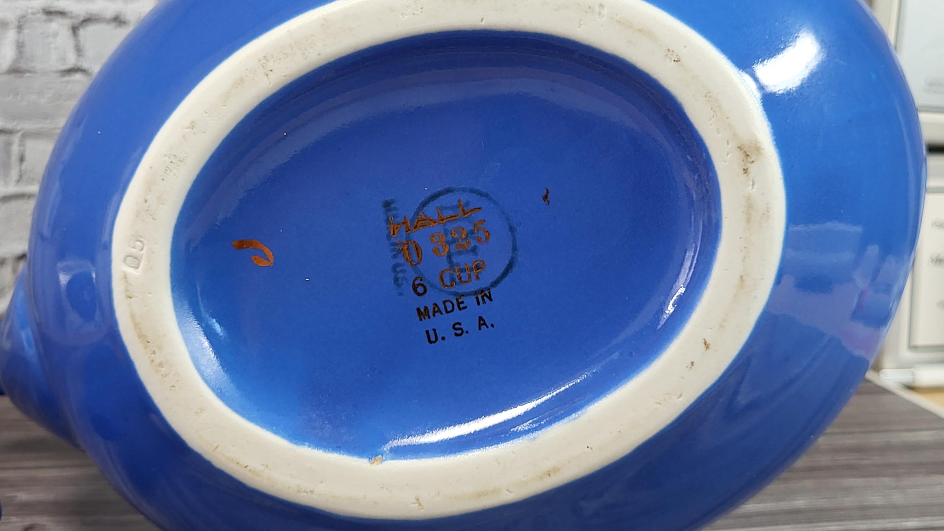 Vintage hall art deco periwinkle blue hook lid streamline teapot from the 30s-40s view 7
