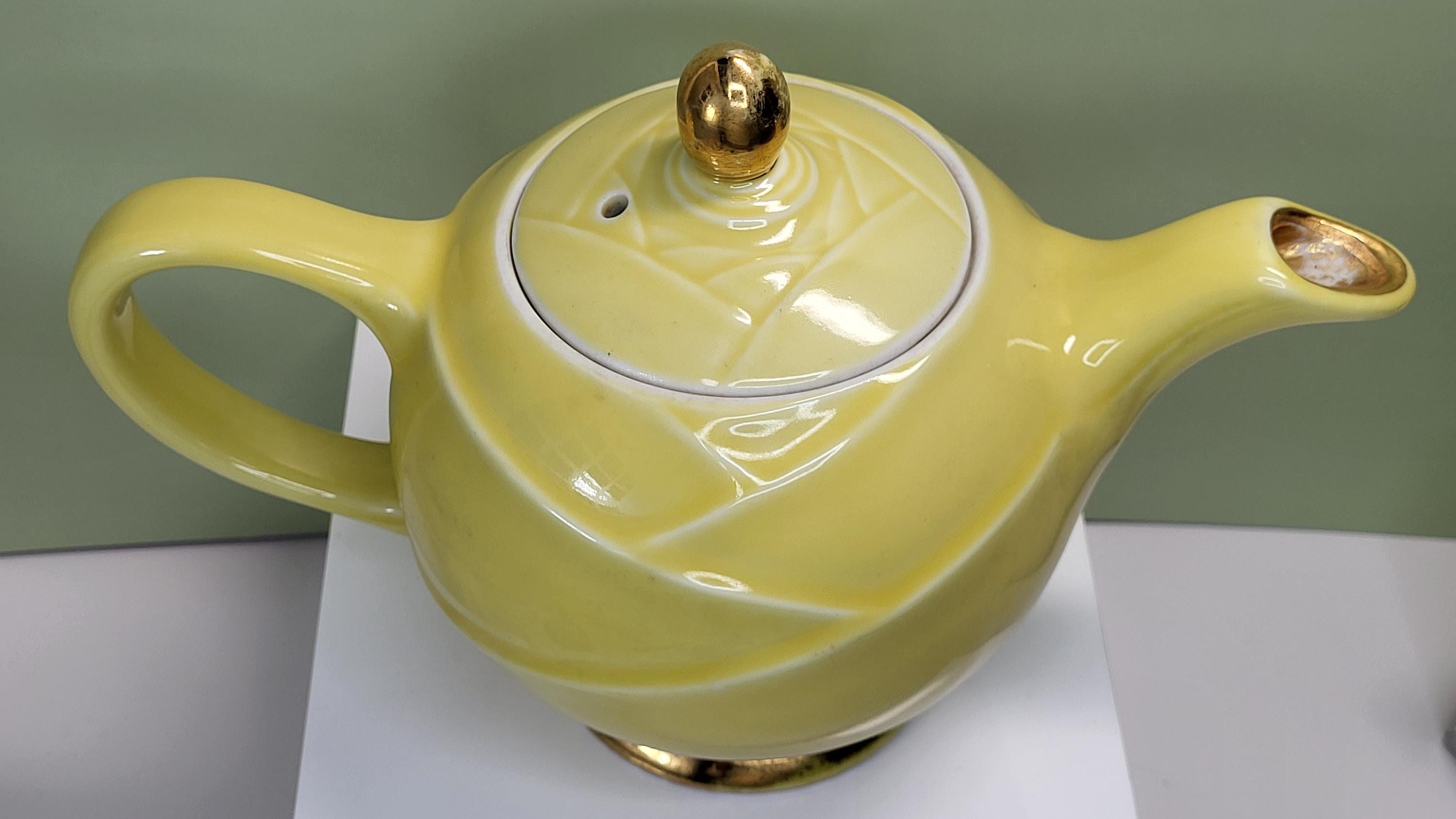 Vintage Hall China Teapot view 2