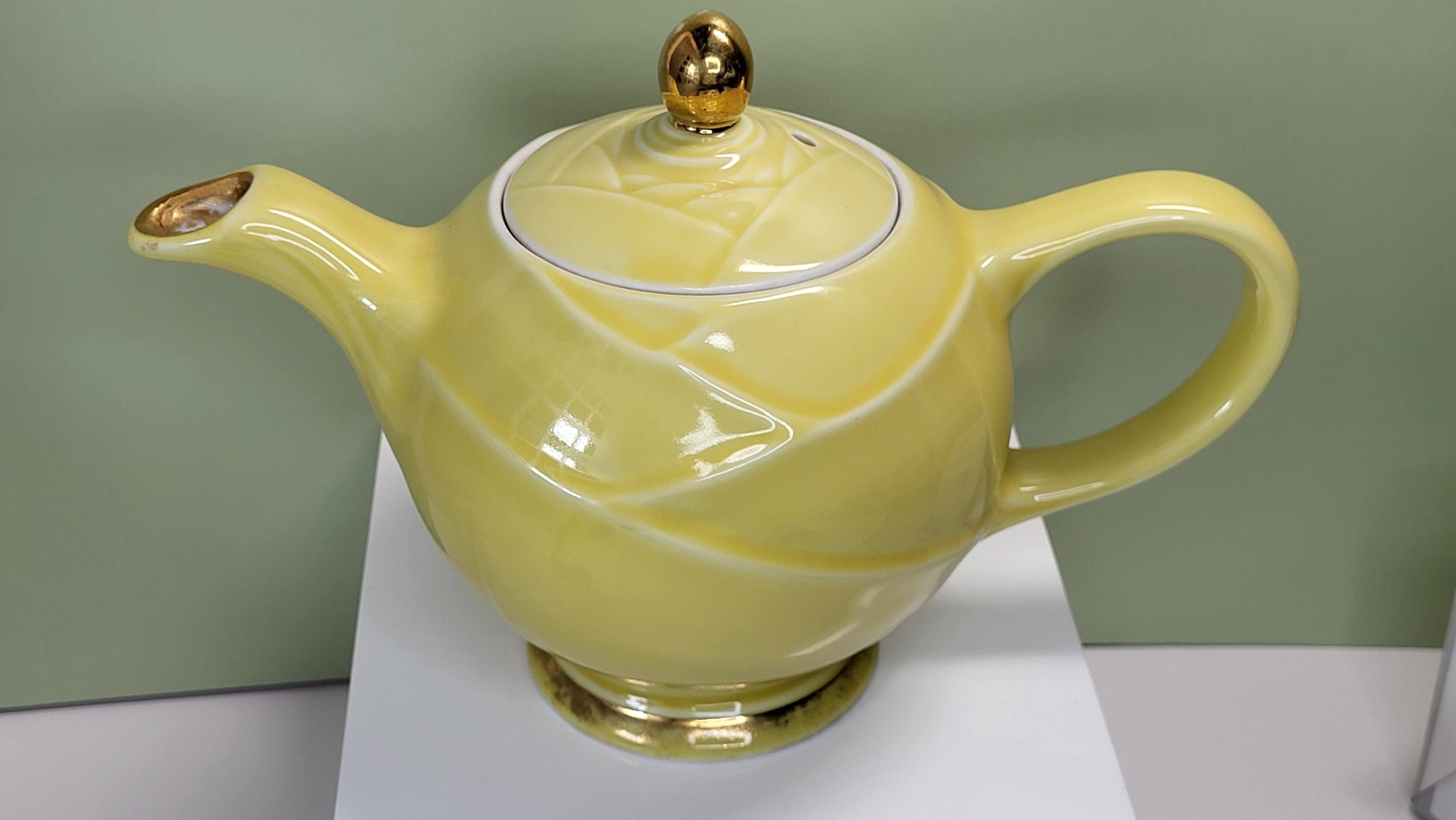 Vintage Hall China Teapot view 8