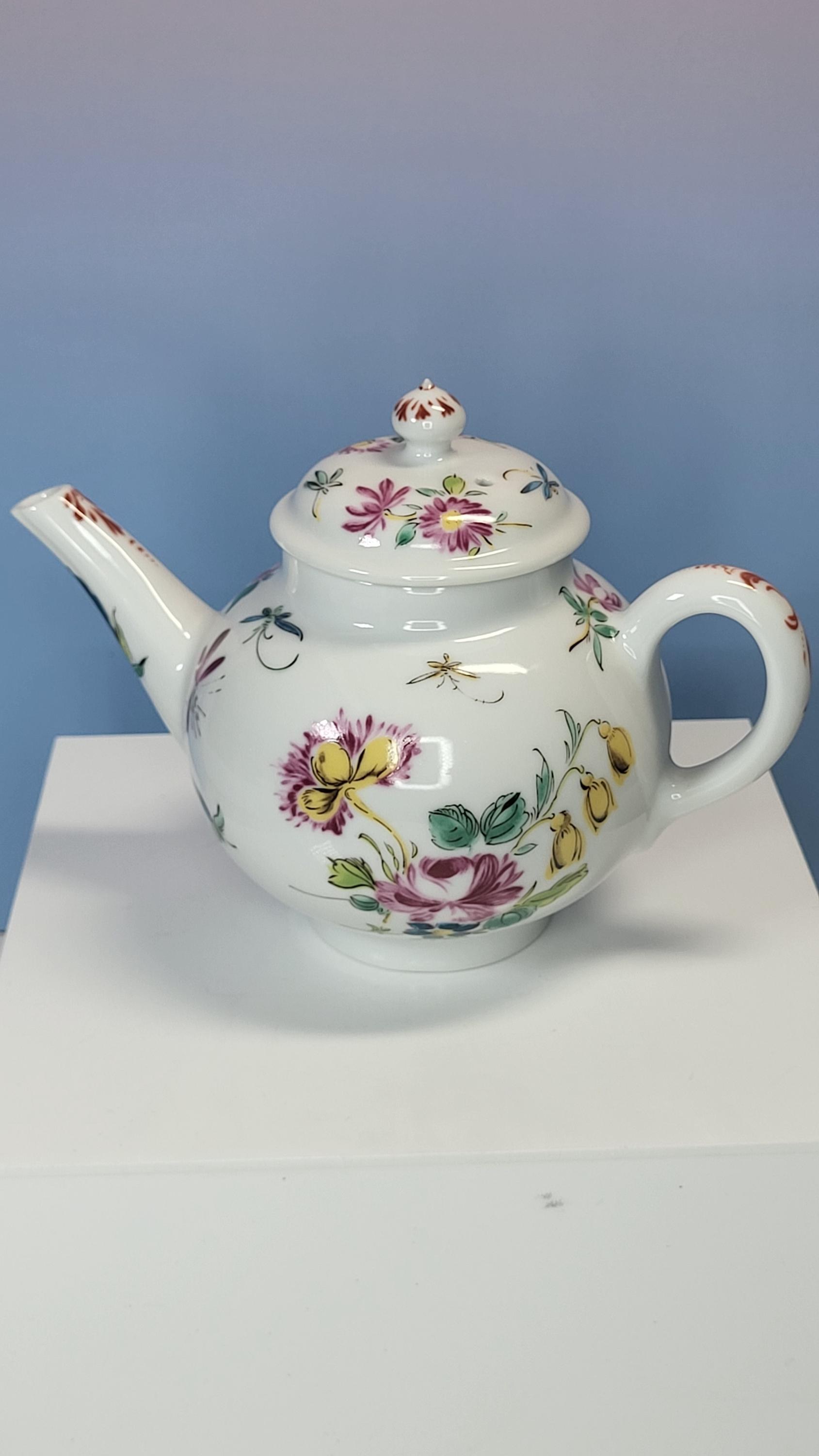 Vintage 1985 Franklin Mint "Bow" Small Teapot 1.5 Cups, Victoria & Albert Museum, Like New Condition with Box and Certificate. view 3