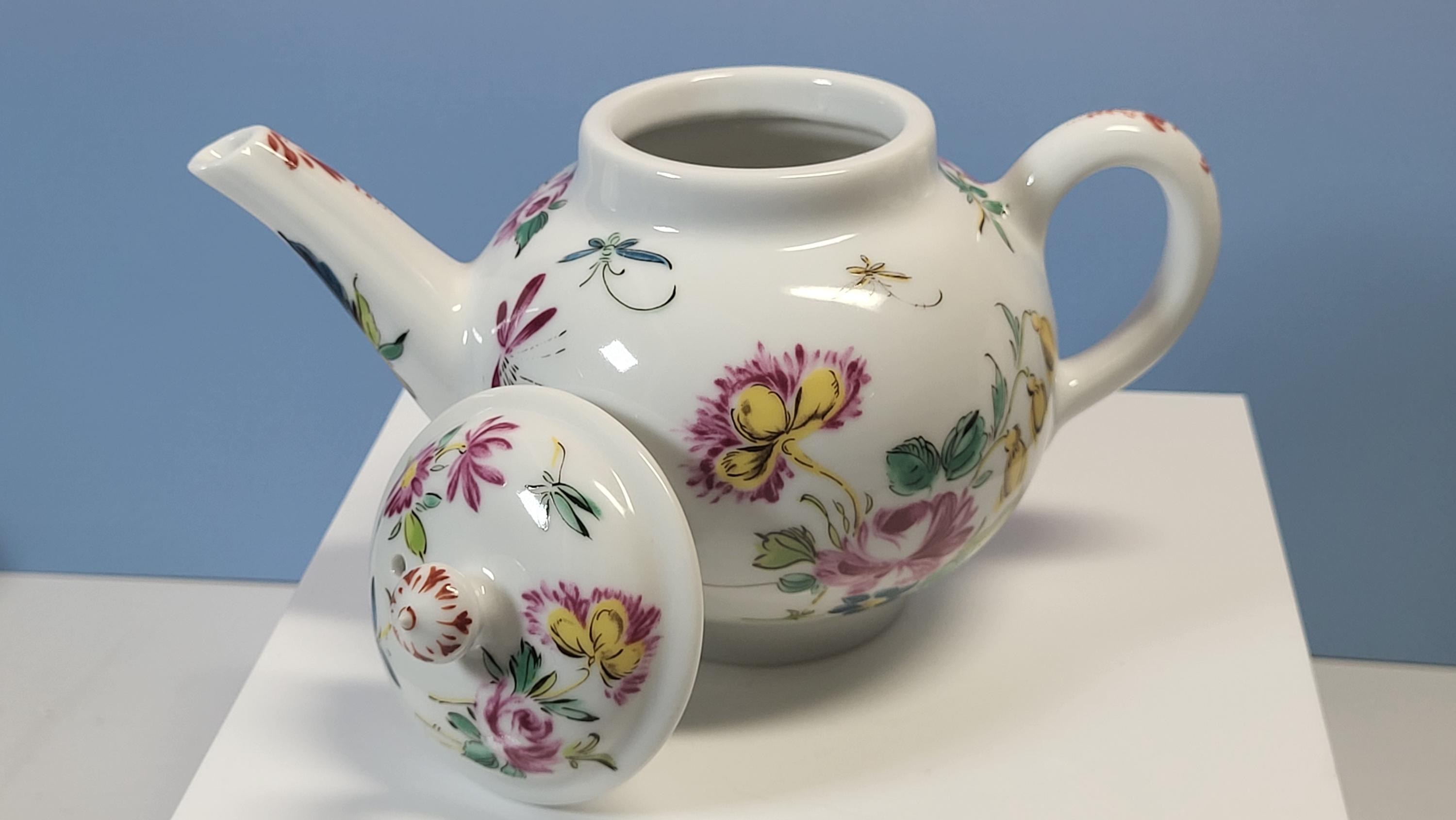 Vintage 1985 Franklin Mint "Bow" Small Teapot 1.5 Cups, Victoria & Albert Museum, Like New Condition with Box and Certificate. view 5