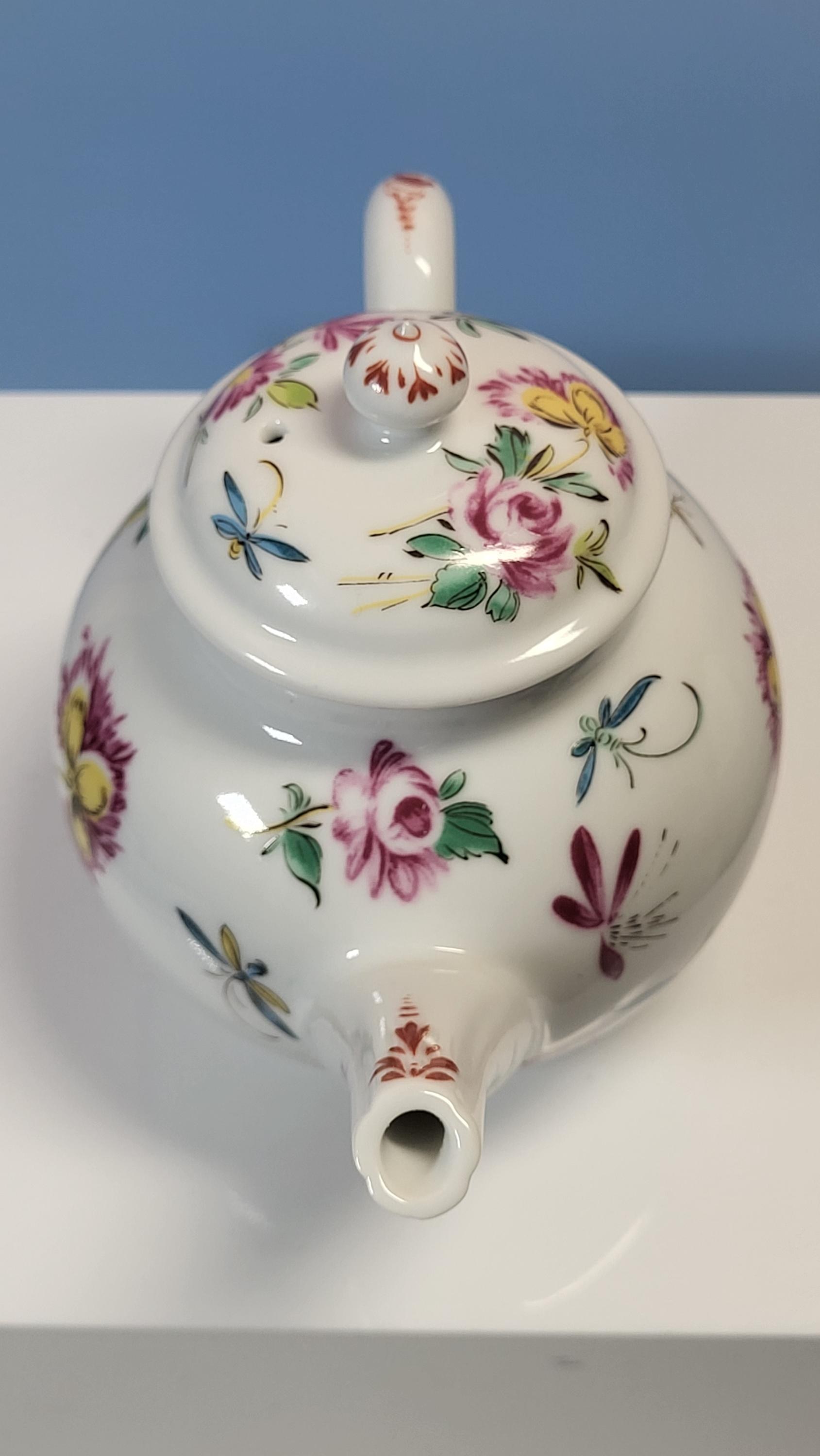 Vintage 1985 Franklin Mint "Bow" Small Teapot 1.5 Cups, Victoria & Albert Museum, Like New Condition with Box and Certificate. view 6