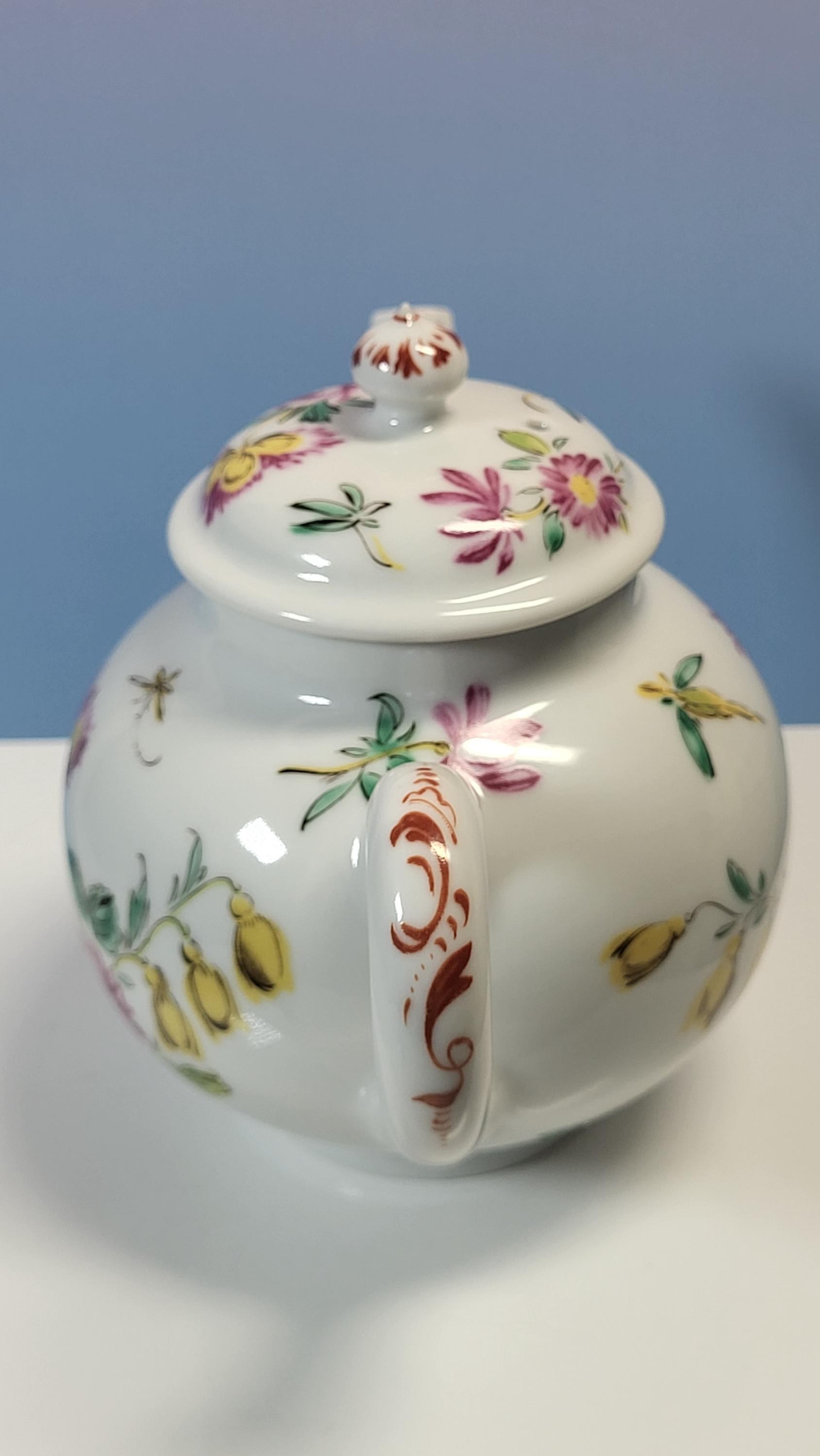 Vintage 1985 Franklin Mint "Bow" Small Teapot 1.5 Cups, Victoria & Albert Museum, Like New Condition with Box and Certificate. view 8