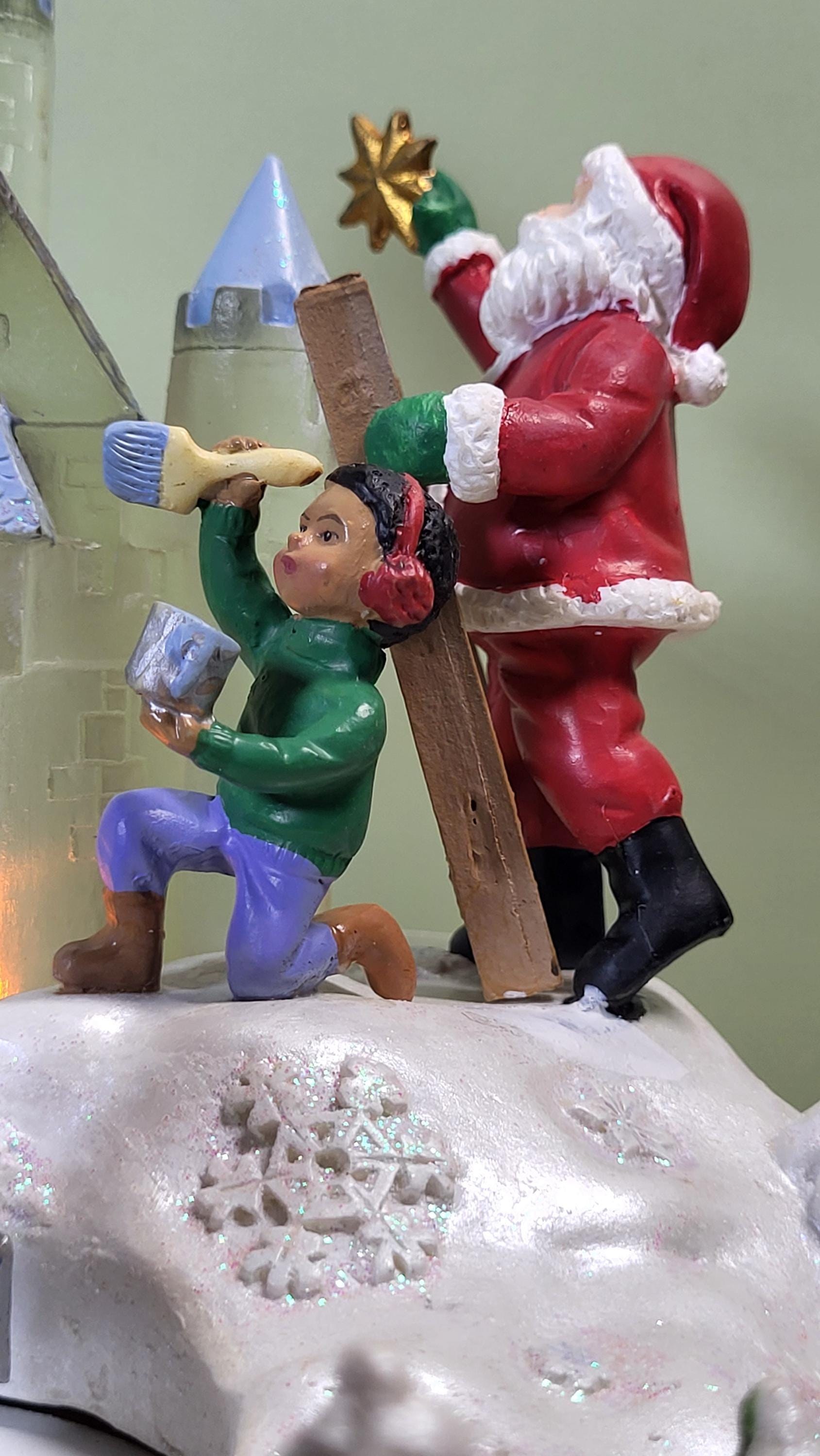 1997 Avon Santa's Magical Castle Musical Figurine - Motion & Lights - With Original Box view 9