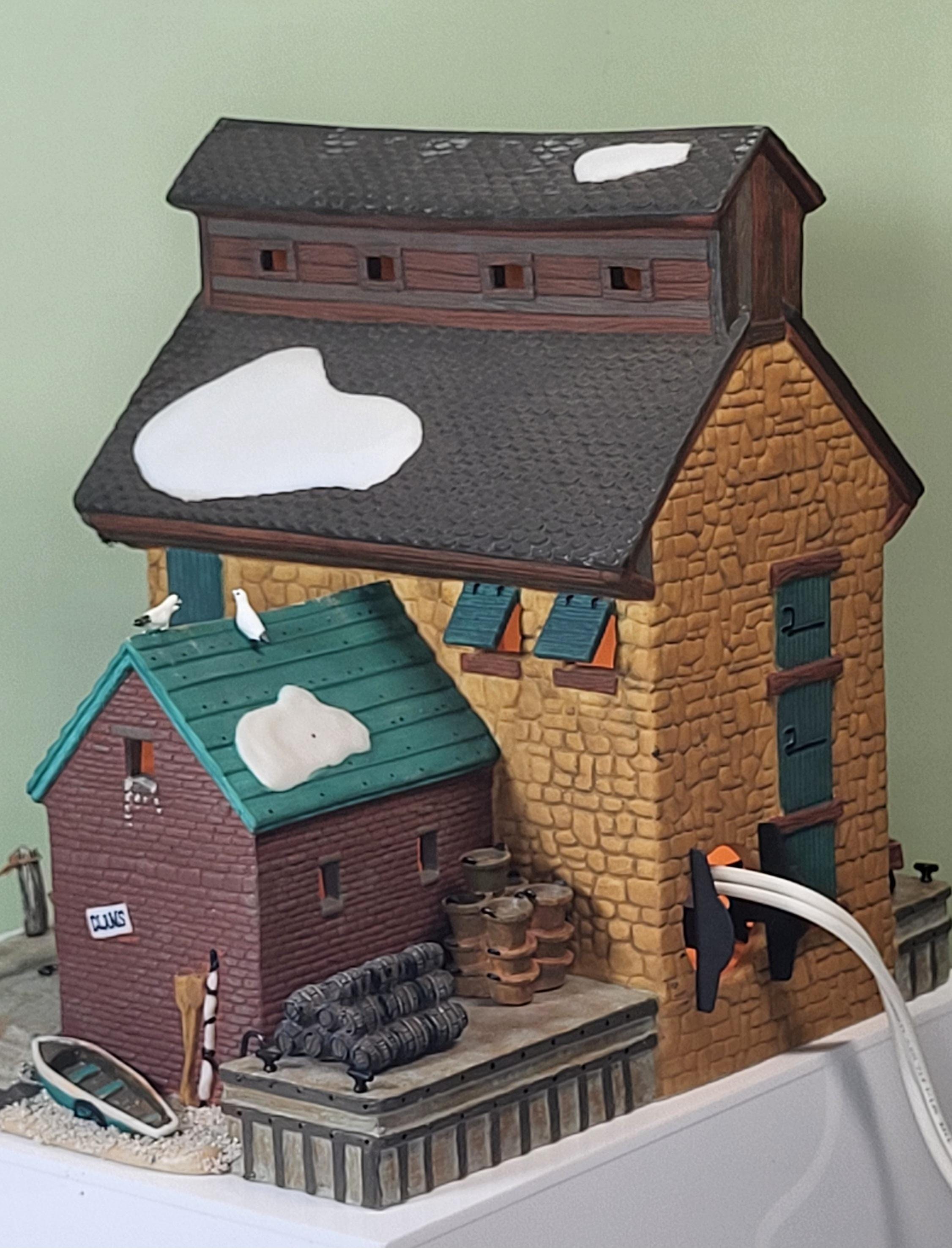 Dept 56 North Eastern Sea Fisheries Ltd Building & Lobster Trappers Set view 12