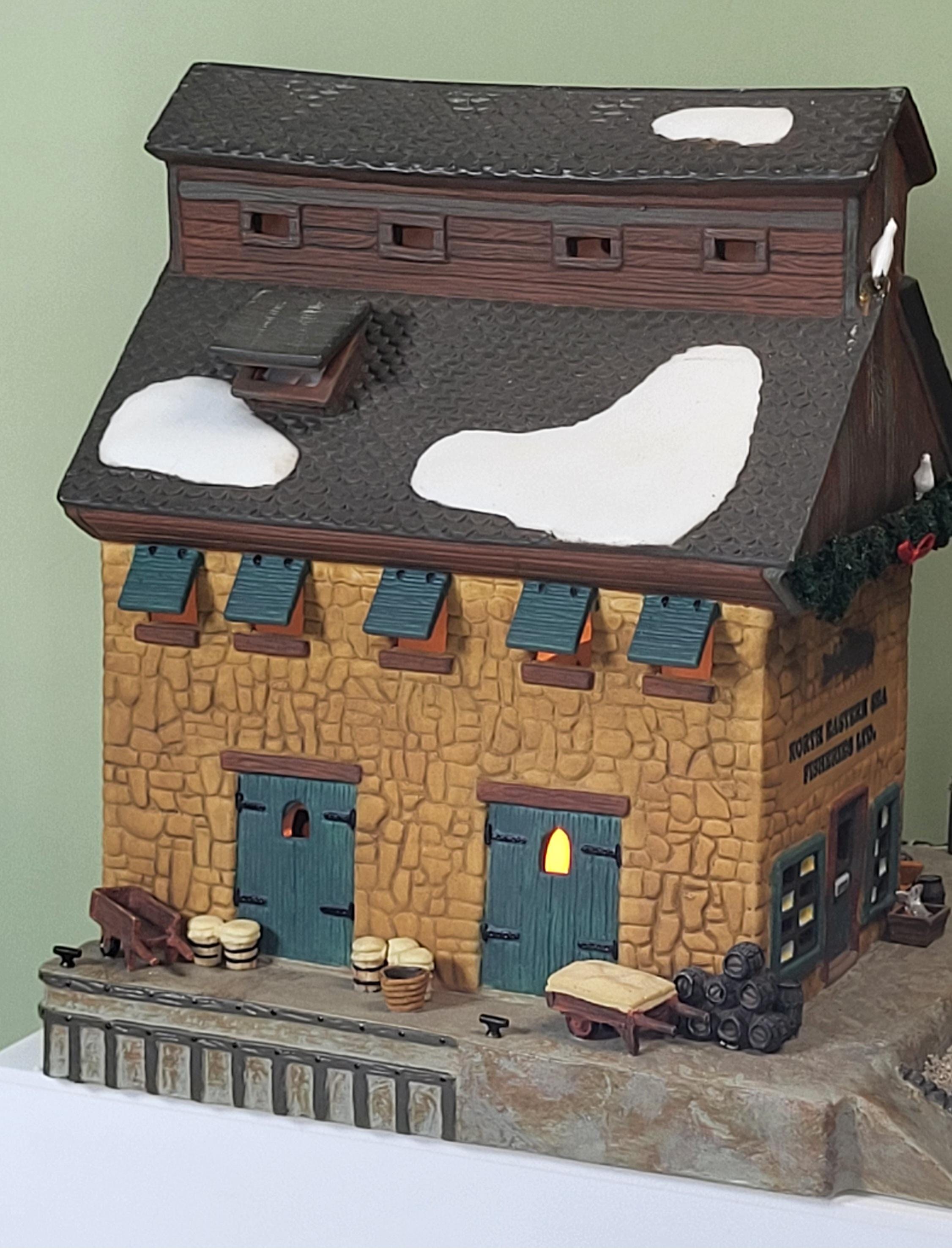 Dept 56 North Eastern Sea Fisheries Ltd Building & Lobster Trappers Set view 14