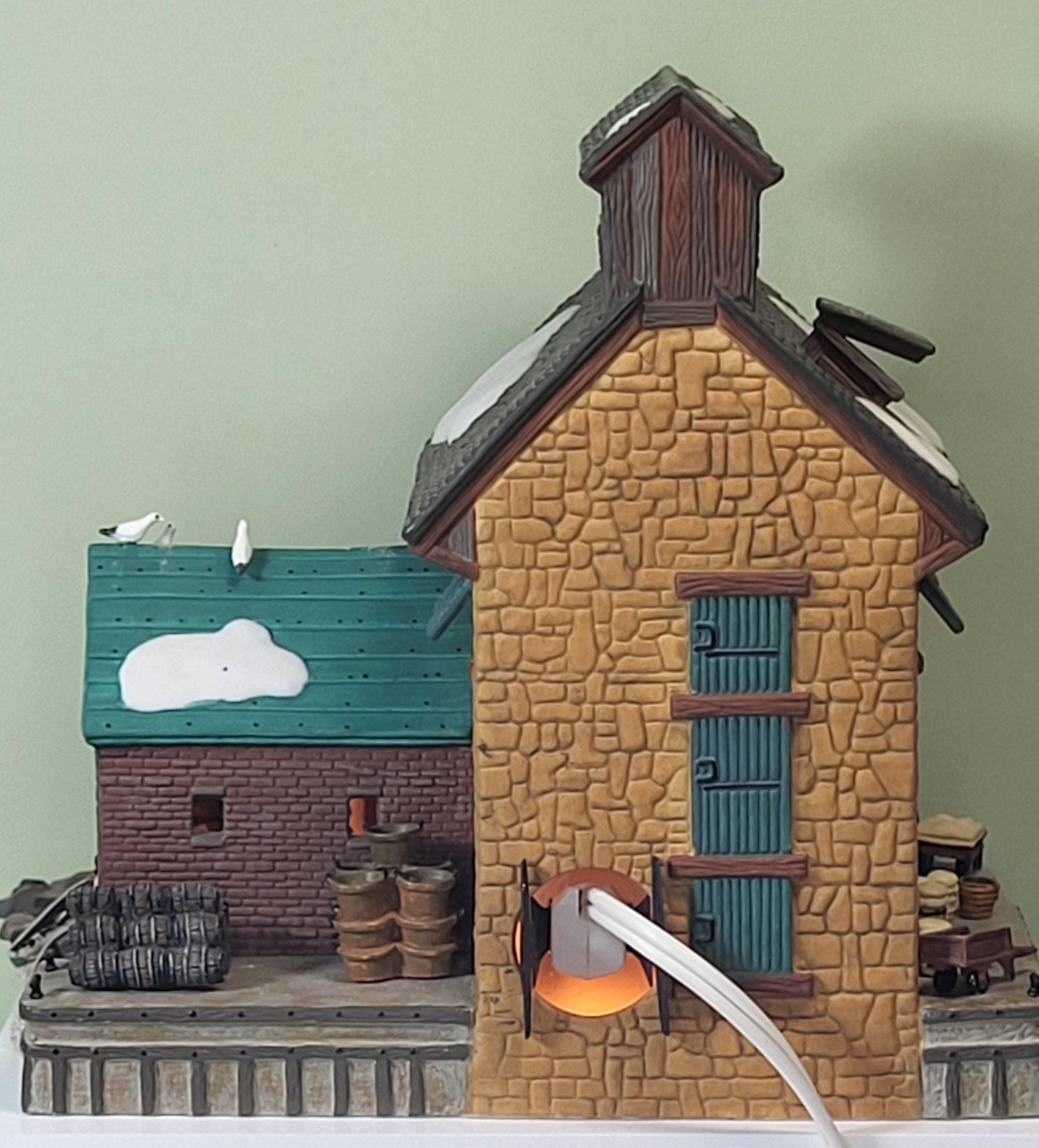 Dept 56 North Eastern Sea Fisheries Ltd Building & Lobster Trappers Set view 16