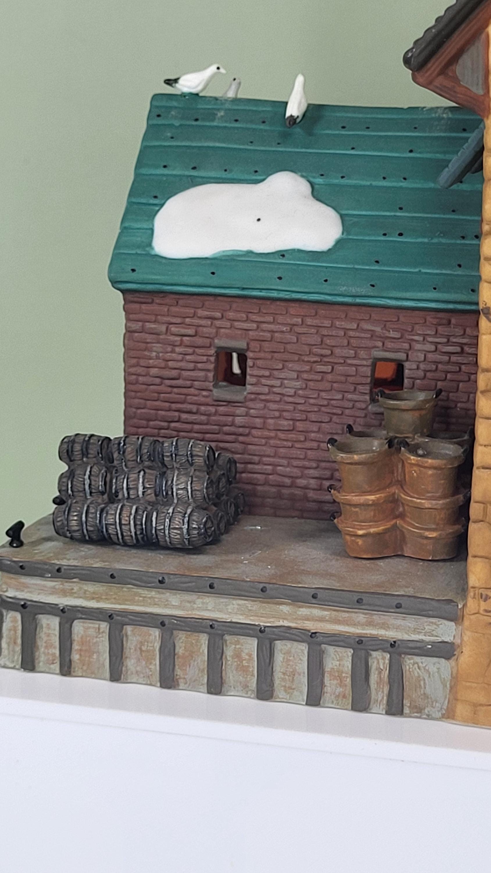 Dept 56 North Eastern Sea Fisheries Ltd Building & Lobster Trappers Set view 17