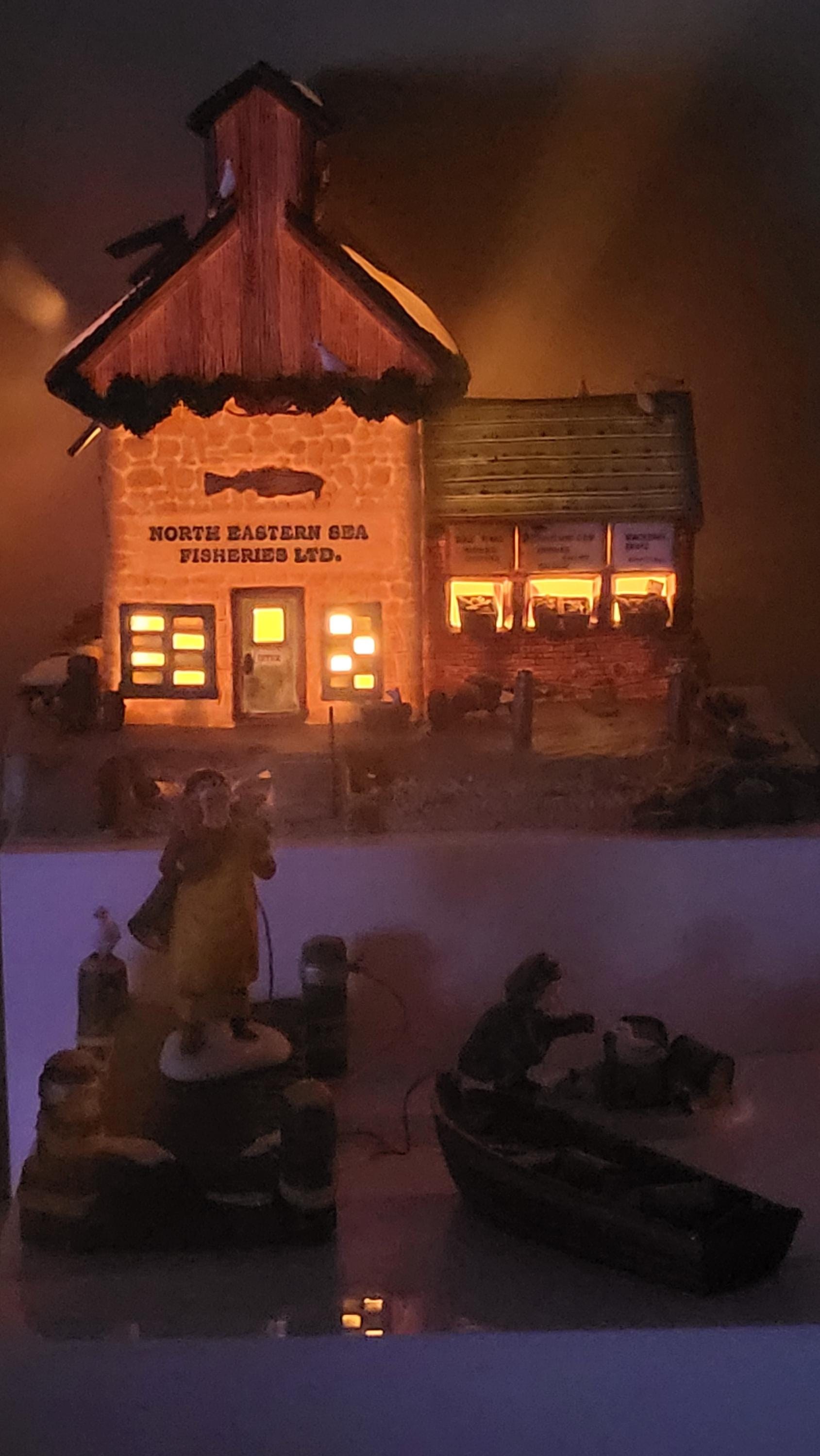 Dept 56 North Eastern Sea Fisheries Ltd Building & Lobster Trappers Set view 7