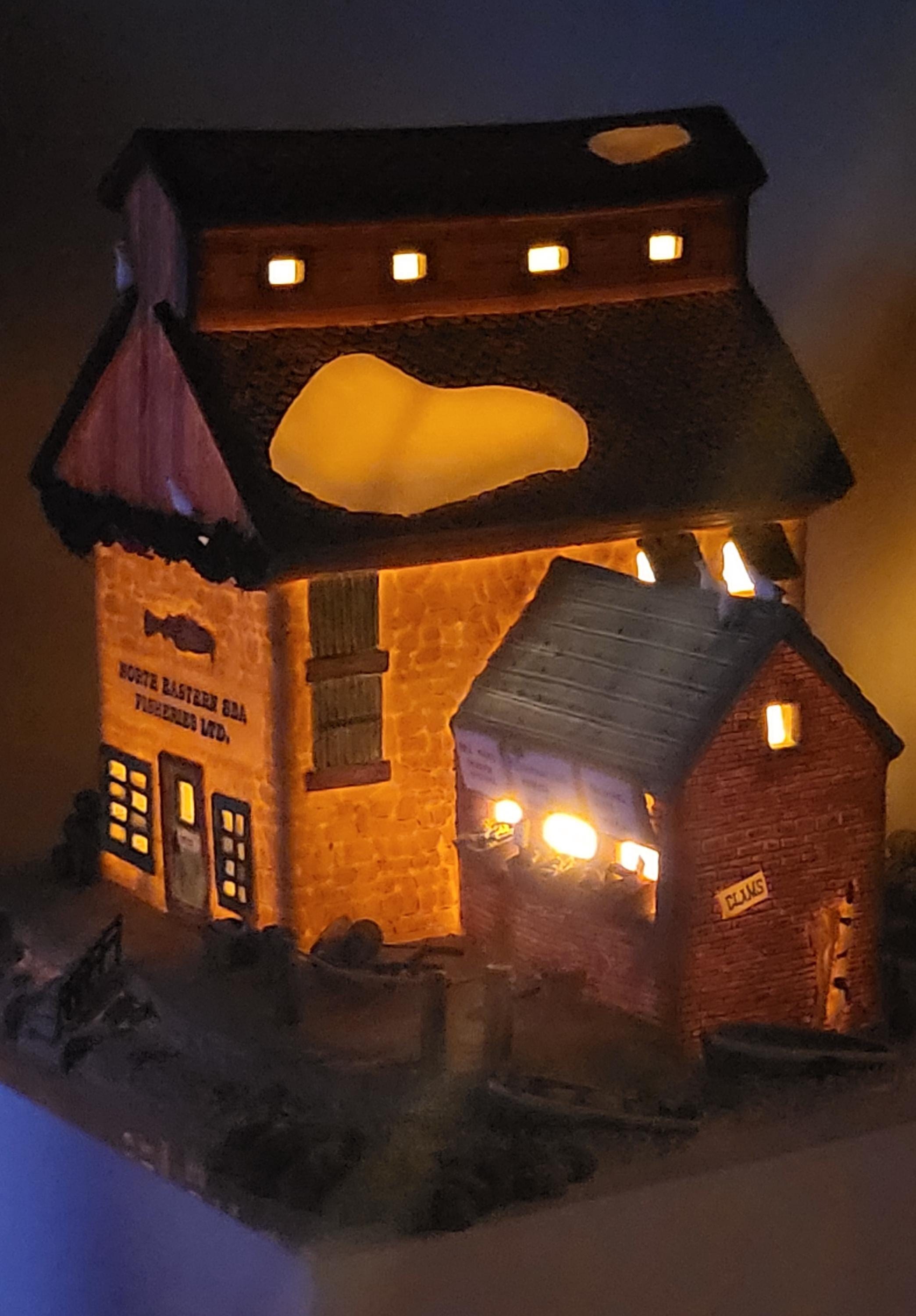 Dept 56 North Eastern Sea Fisheries Ltd Building & Lobster Trappers Set view 8