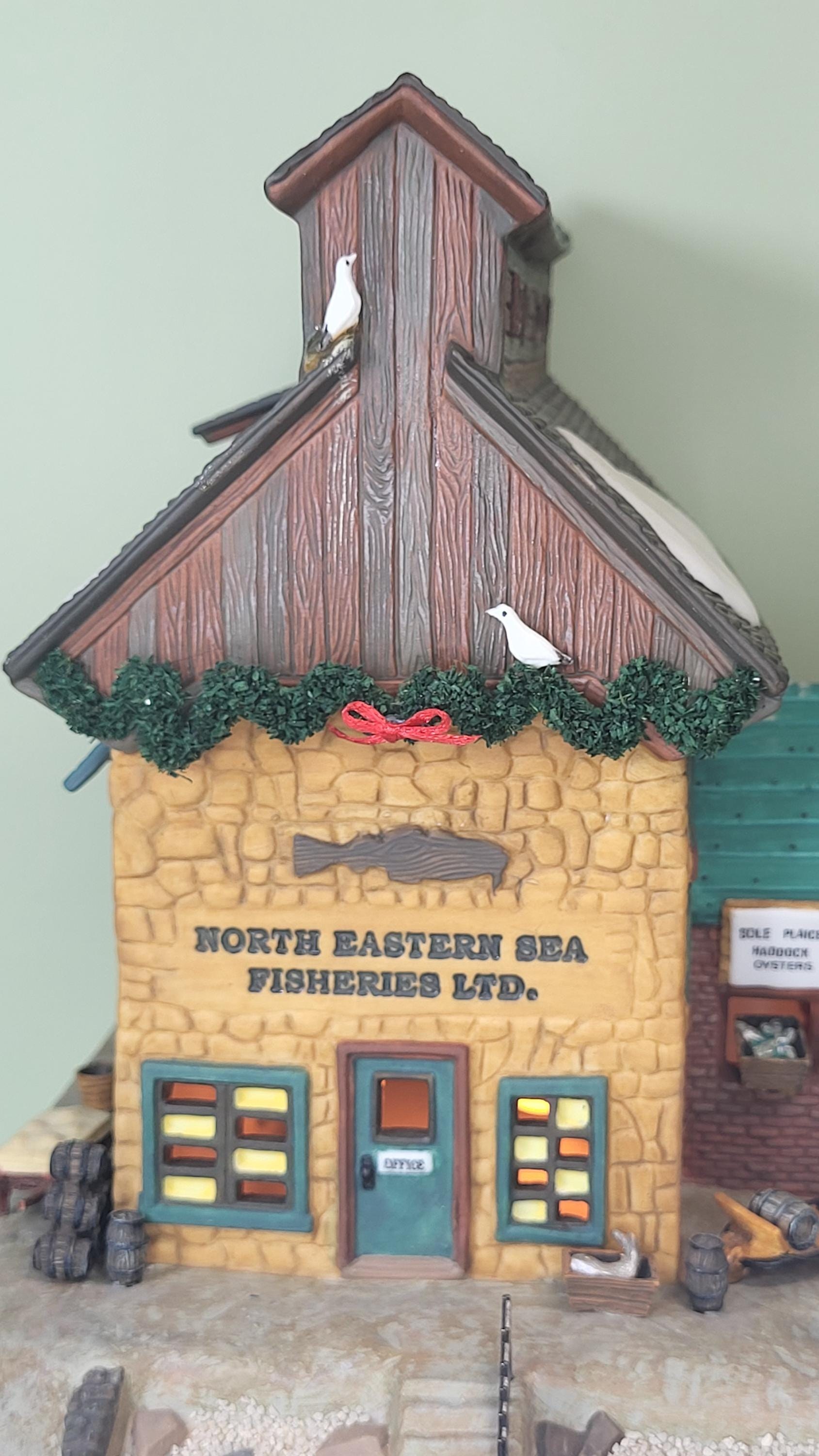 Dept 56 North Eastern Sea Fisheries Ltd Building & Lobster Trappers Set view 9