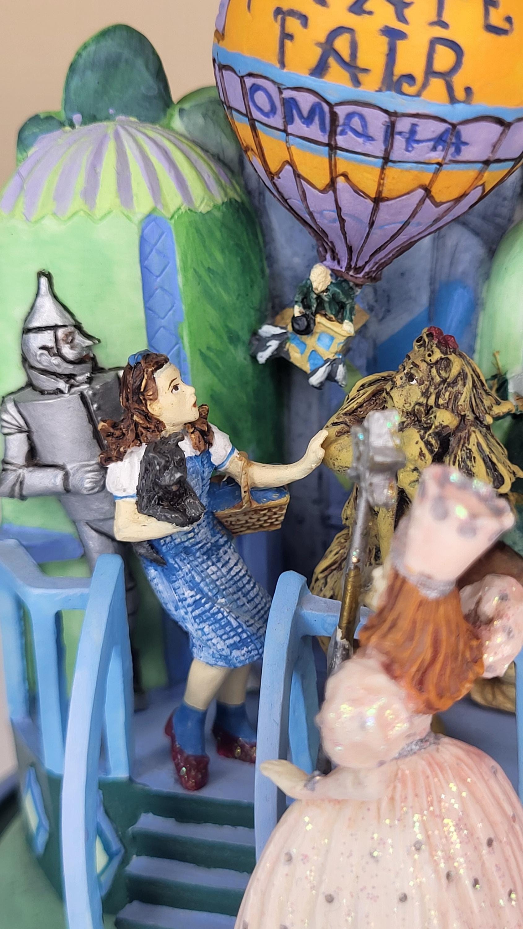 Vintage Wizard of Oz Musical Globe - Franklin Mint Porcelain Sculpture view 7
