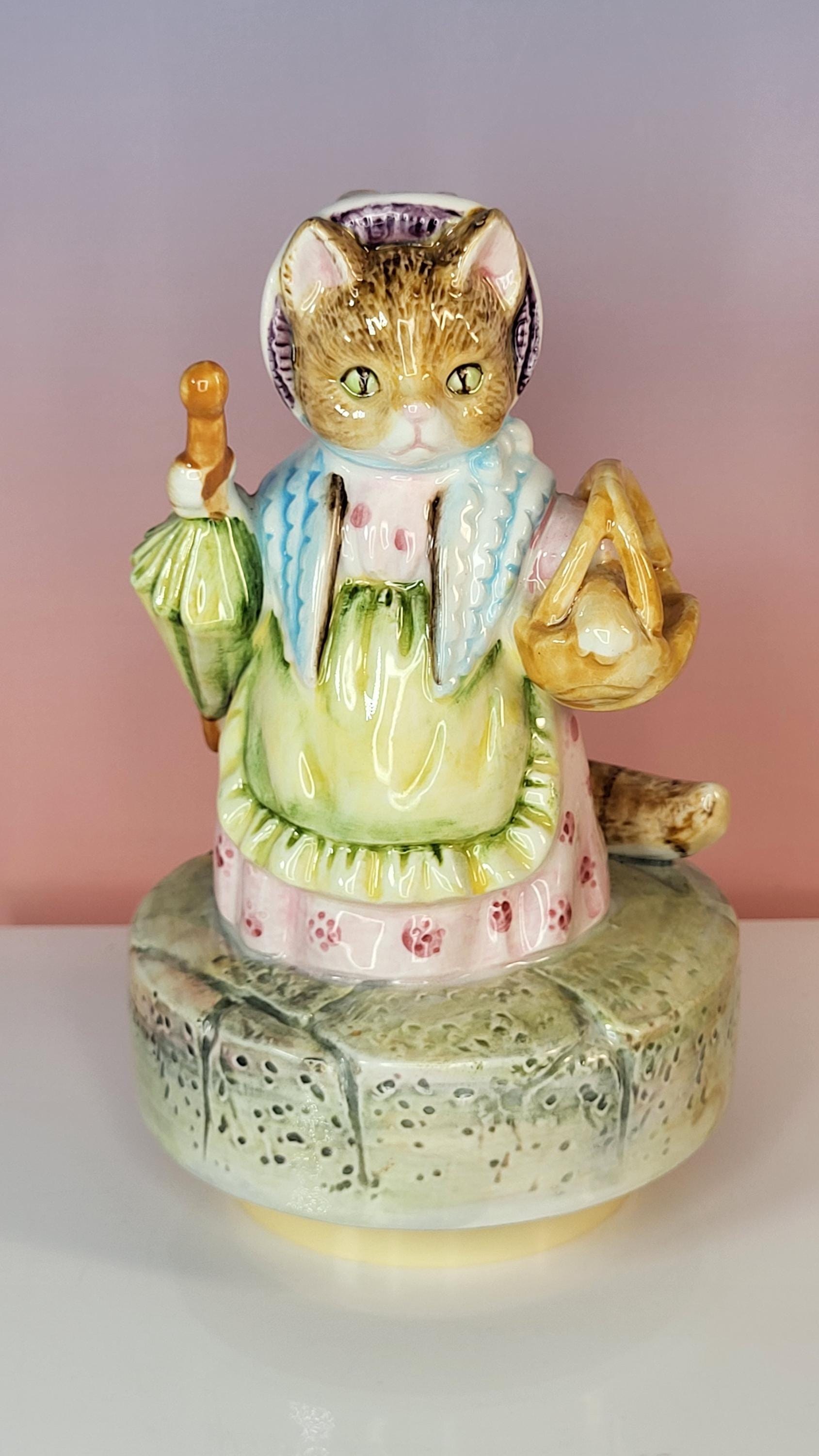 Vintage Schmid Beatrix Potter Mrs. Ribby Music Box view 3